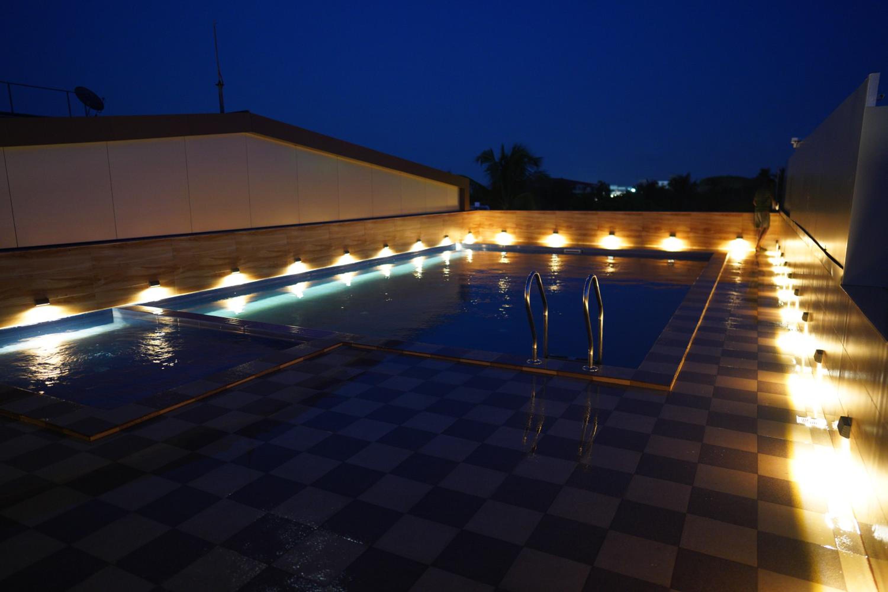 Queen Suite - Photo 9