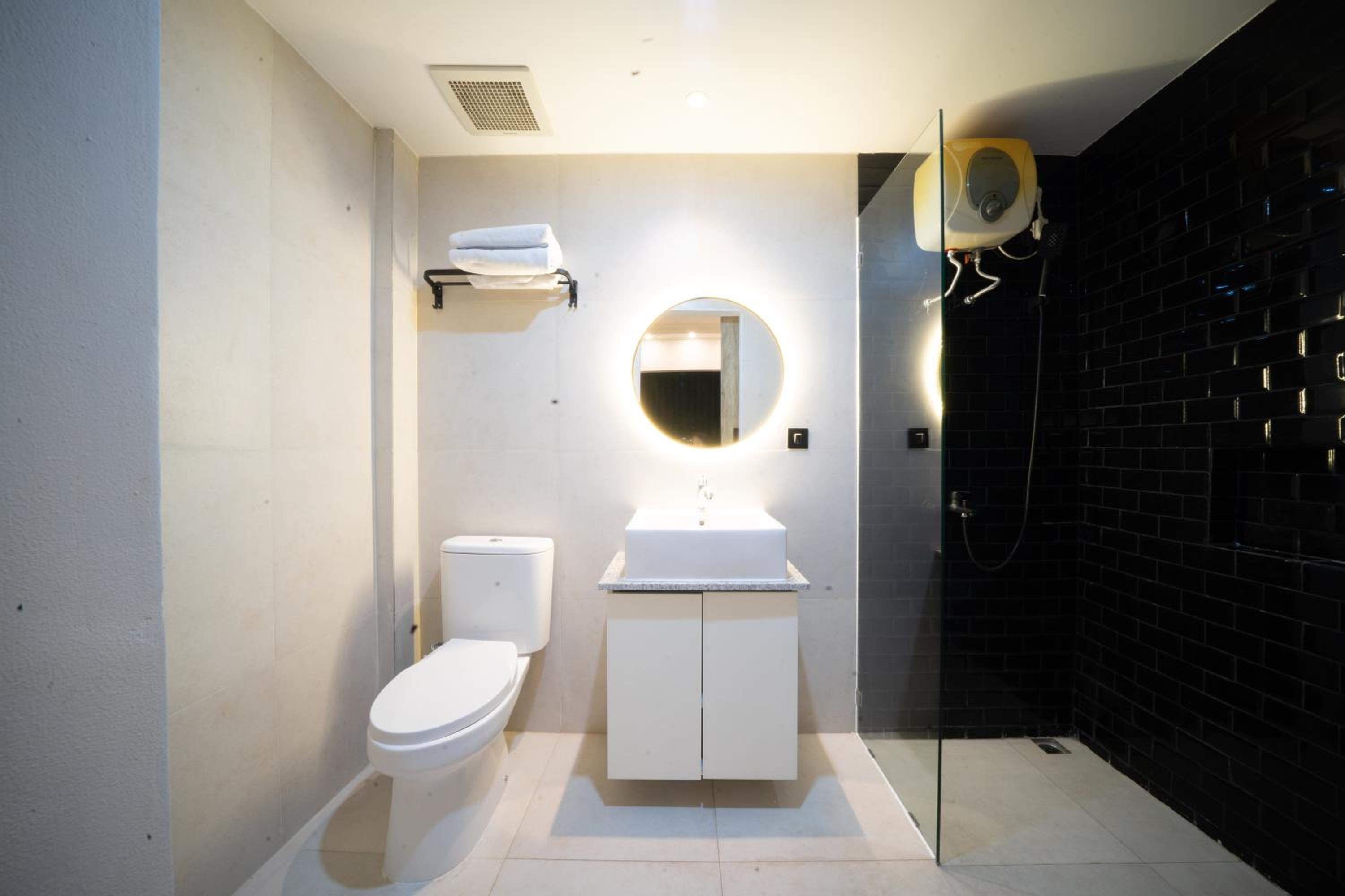 Deluxe Room - Photo 7