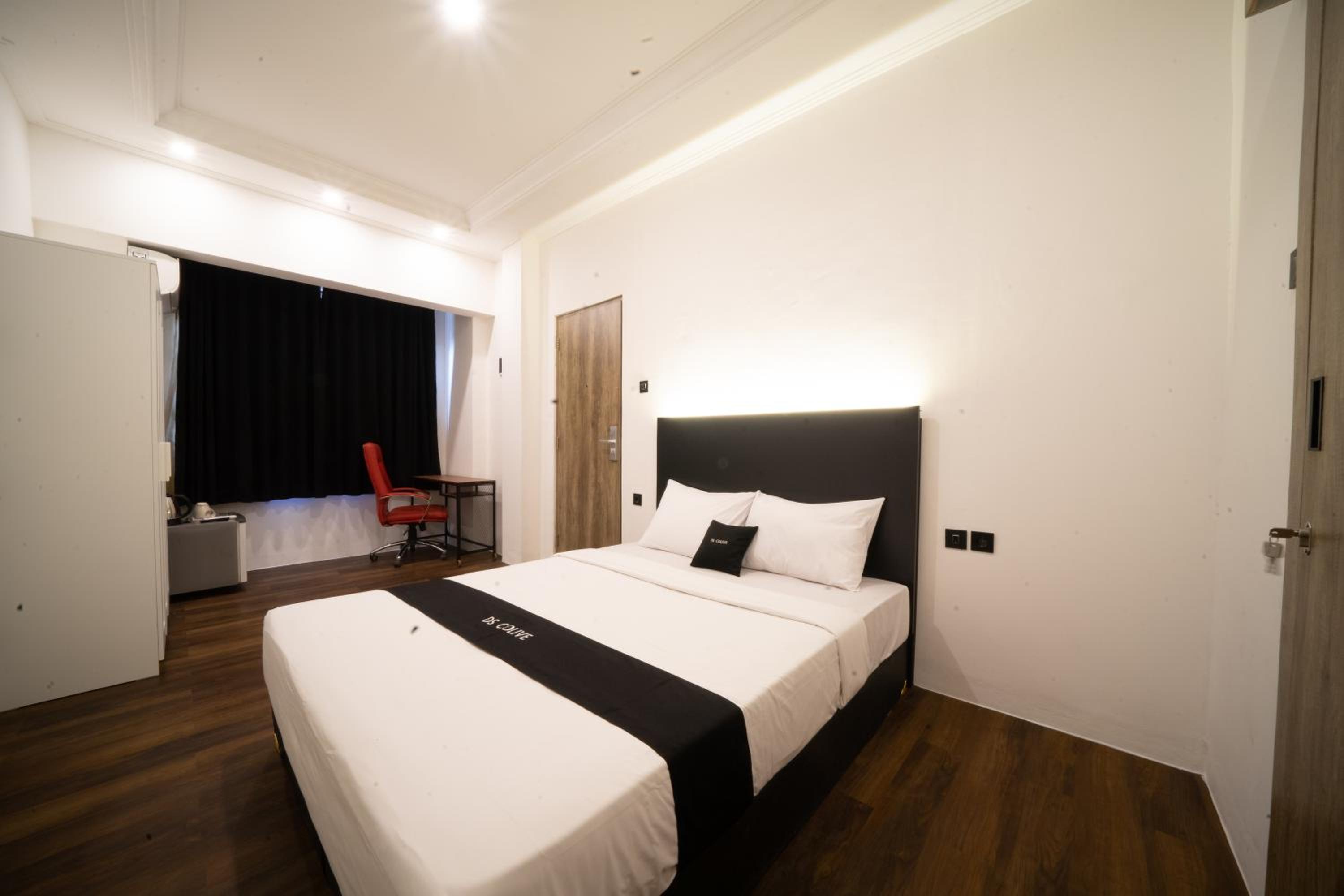 Deluxe Room - Photo 9