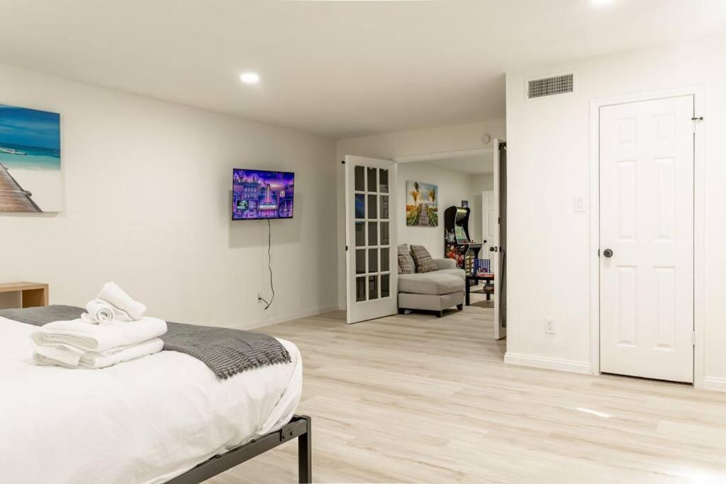 Five-Bedroom House photo 3