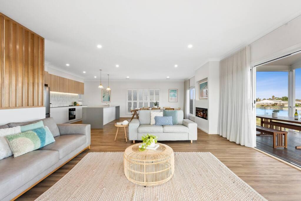 Villa photo 2