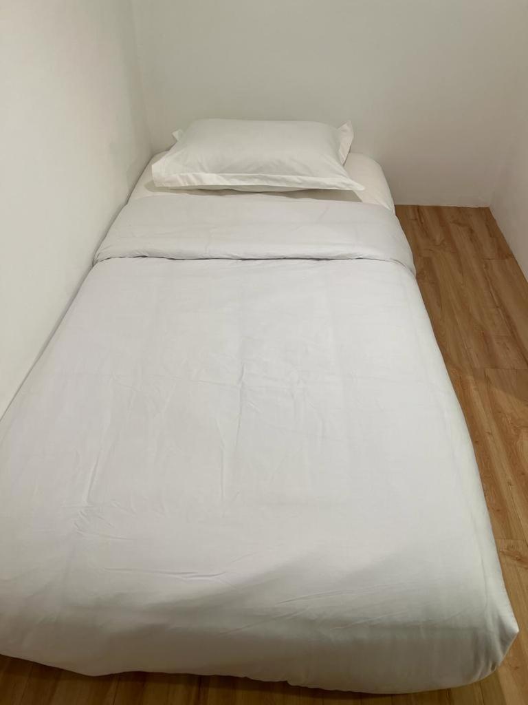 Single Room - Photo 2