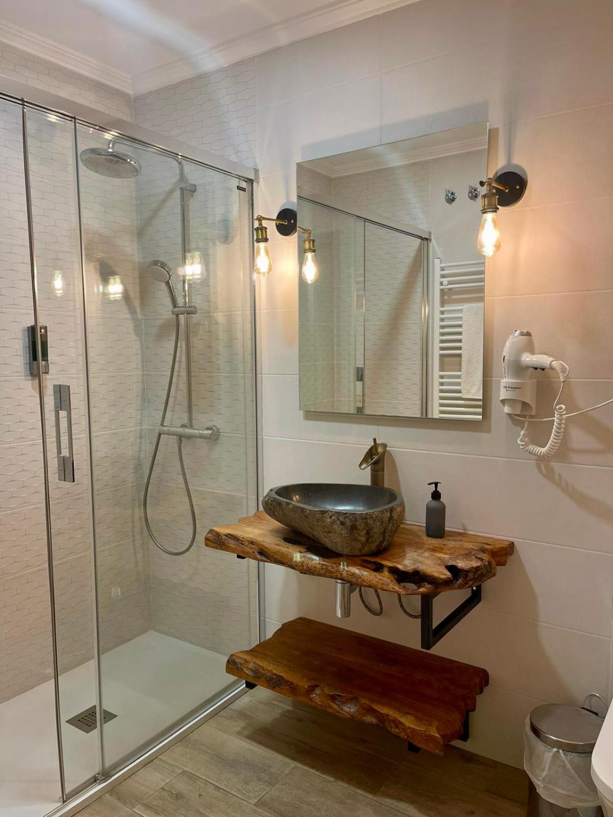 Deluxe Double Room - Photo 10