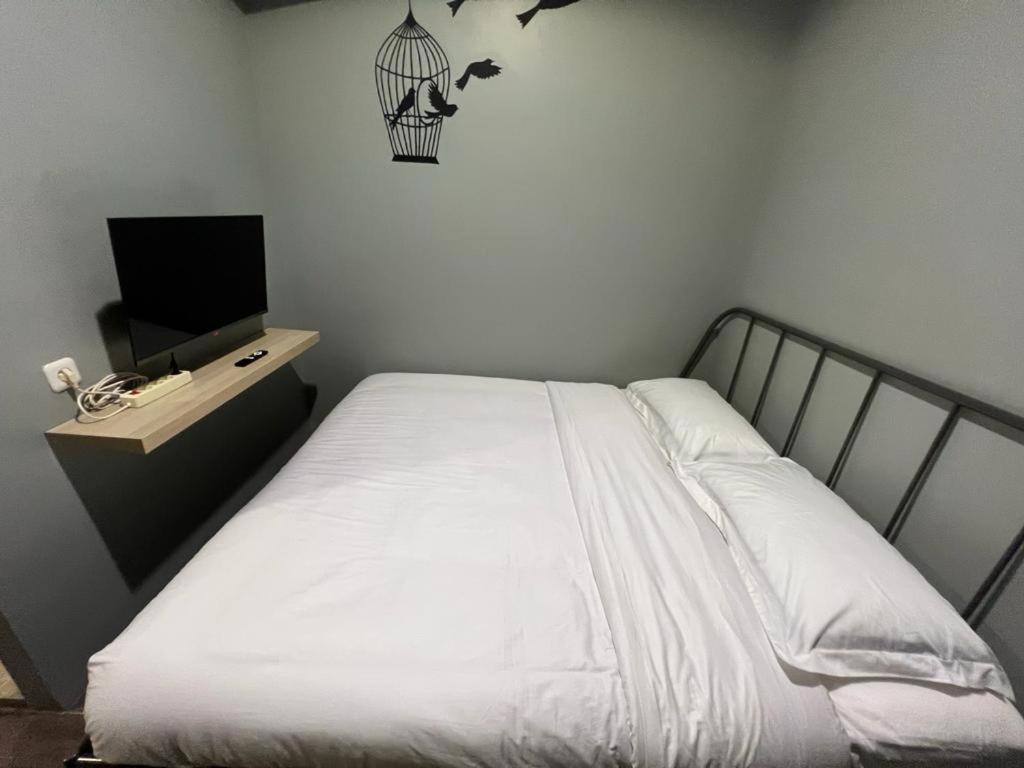 Standard King Room - Photo 22