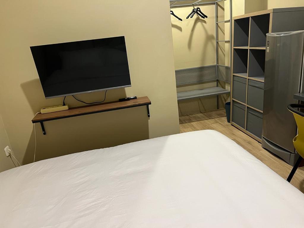 Standard King Room - Photo 21