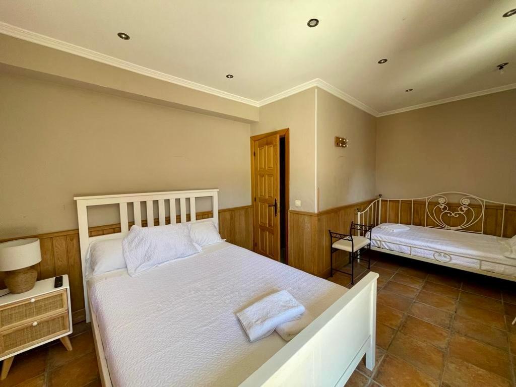 Double Room with Private Bathroom - Photo 3