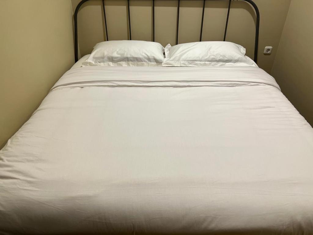 Standard King Room - Photo 17
