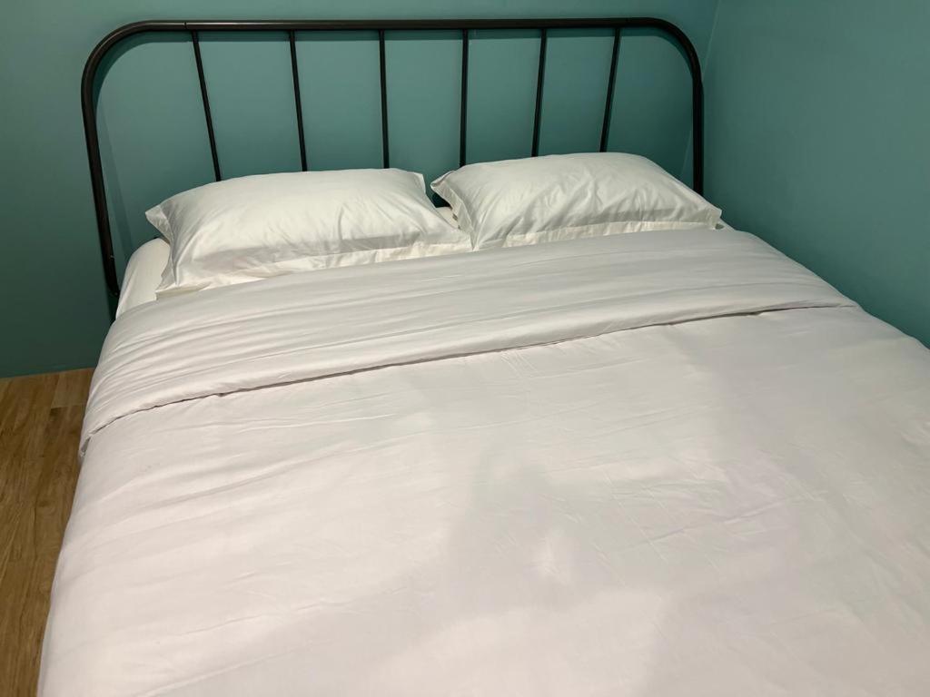 Standard King Room - Photo 5
