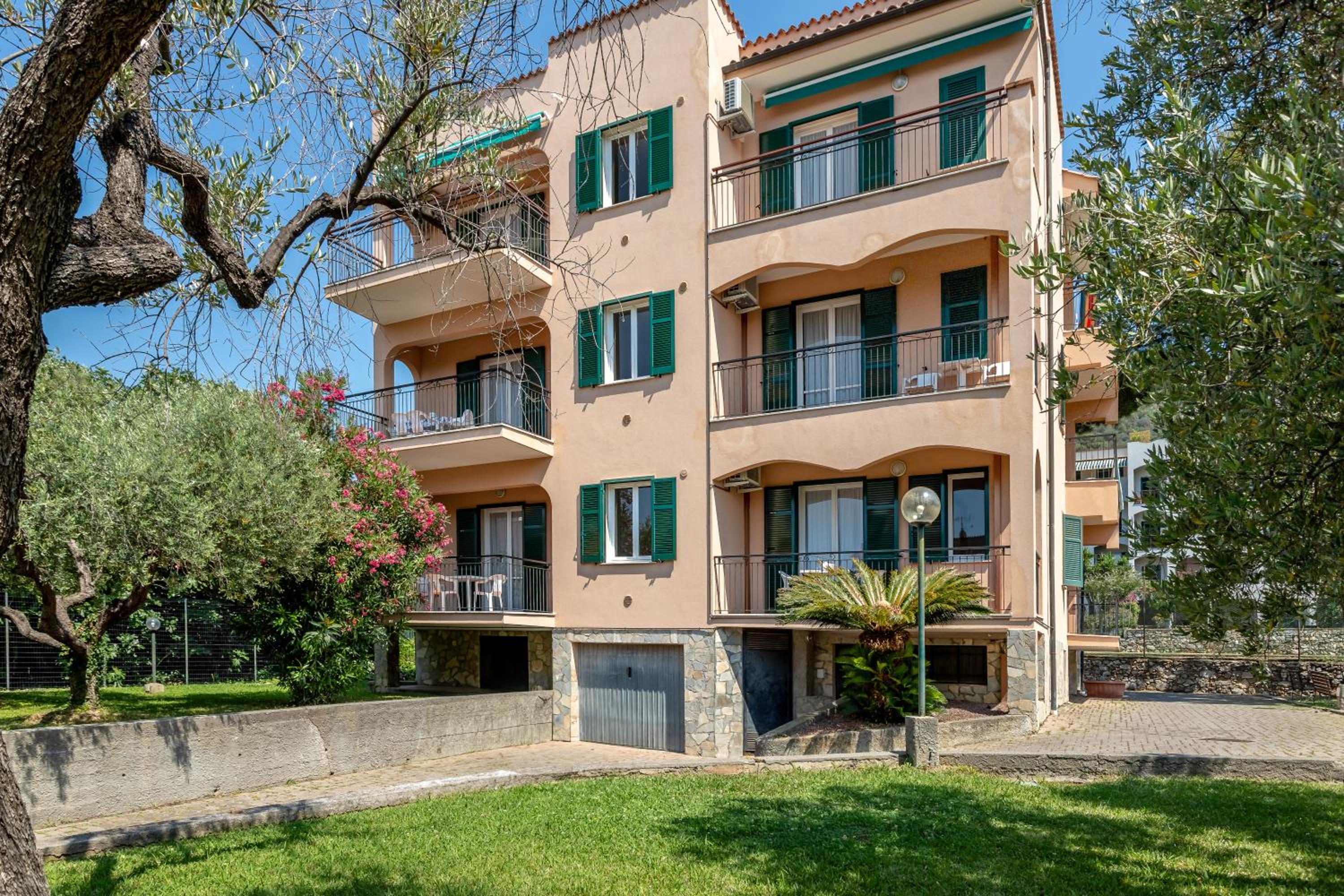 One-Bedroom Apartment with Balcony photo 2