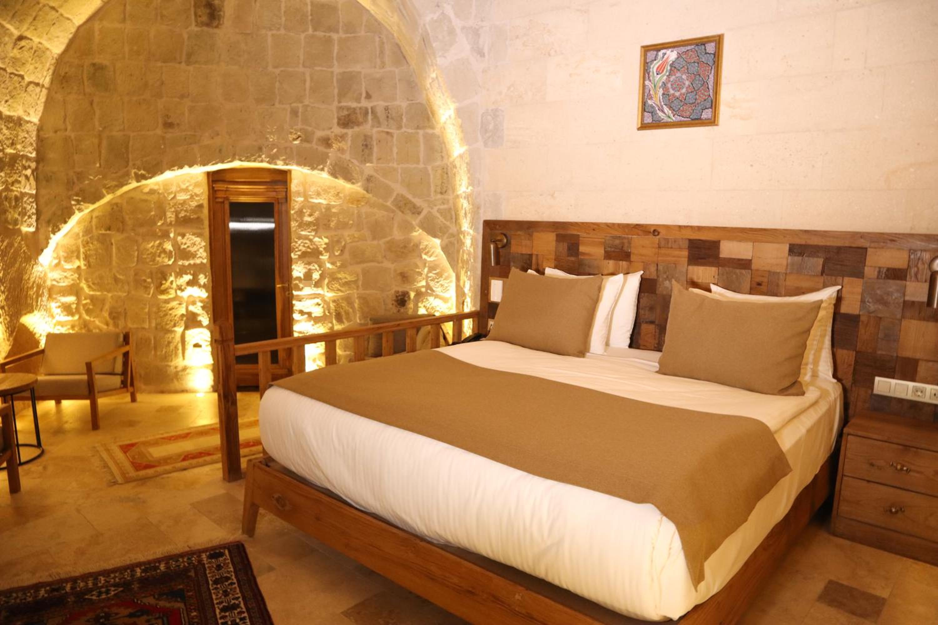 Suite - Photo 1