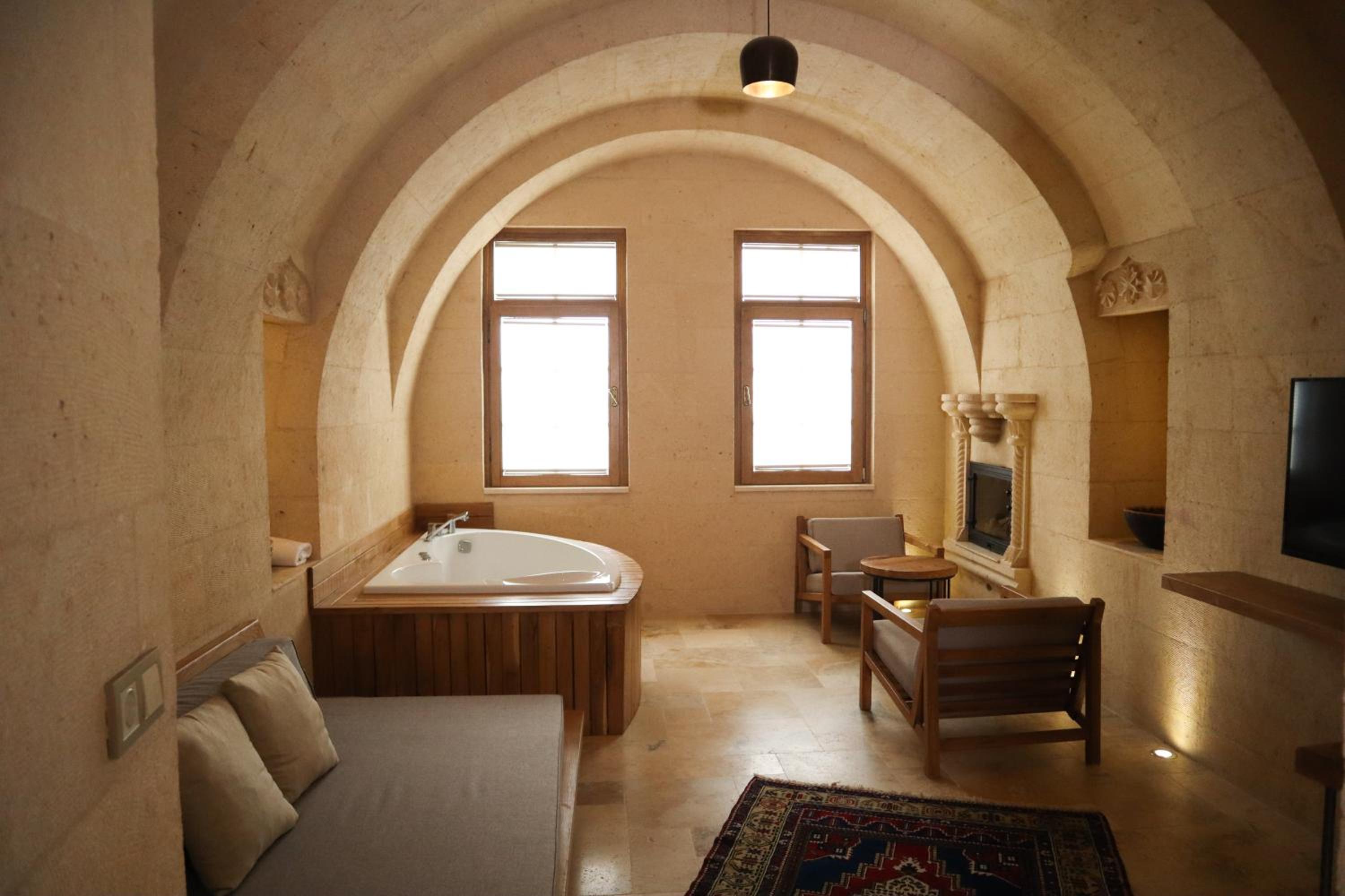 Suite with Mountain View - Photo 3
