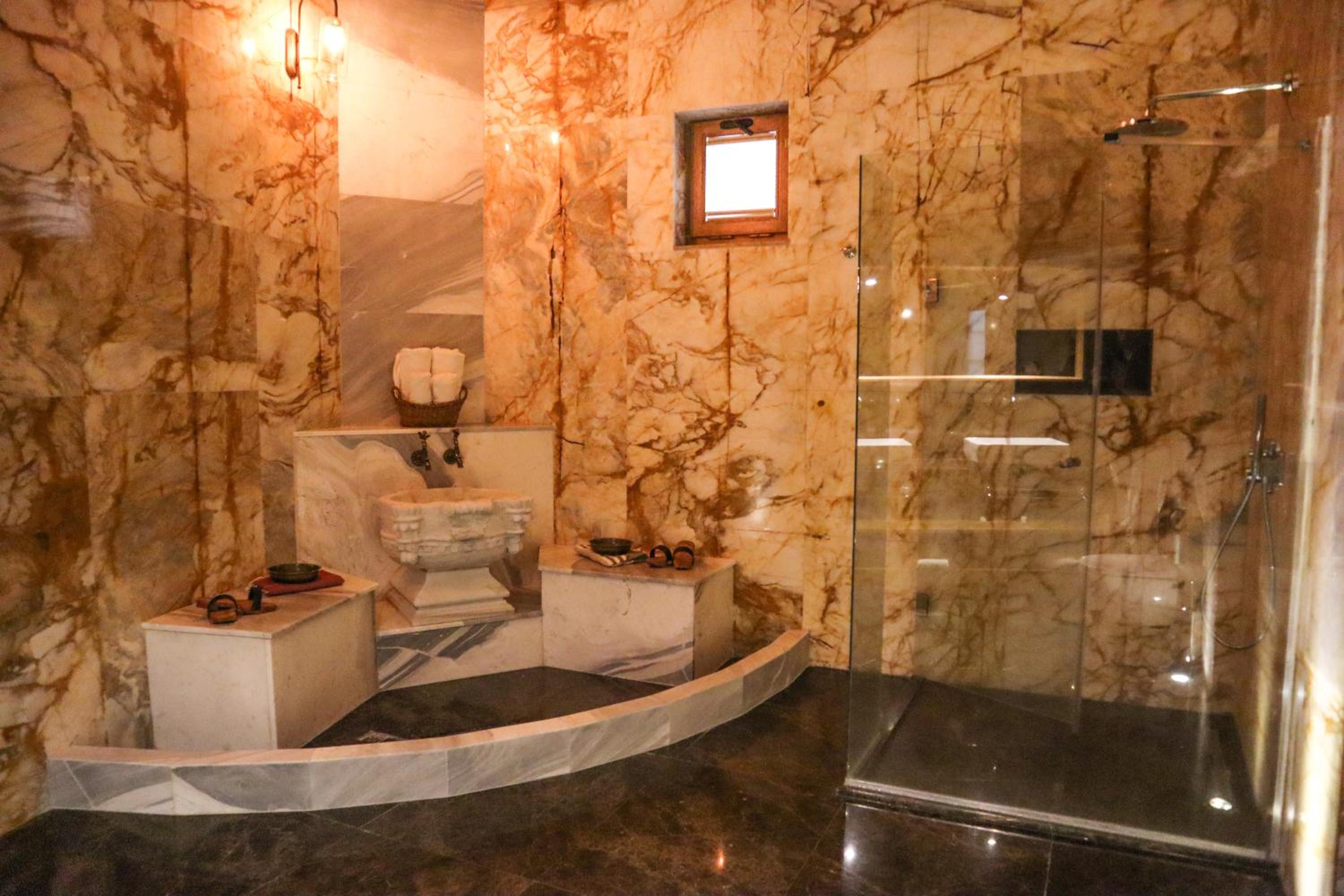 King Suite - Photo 2