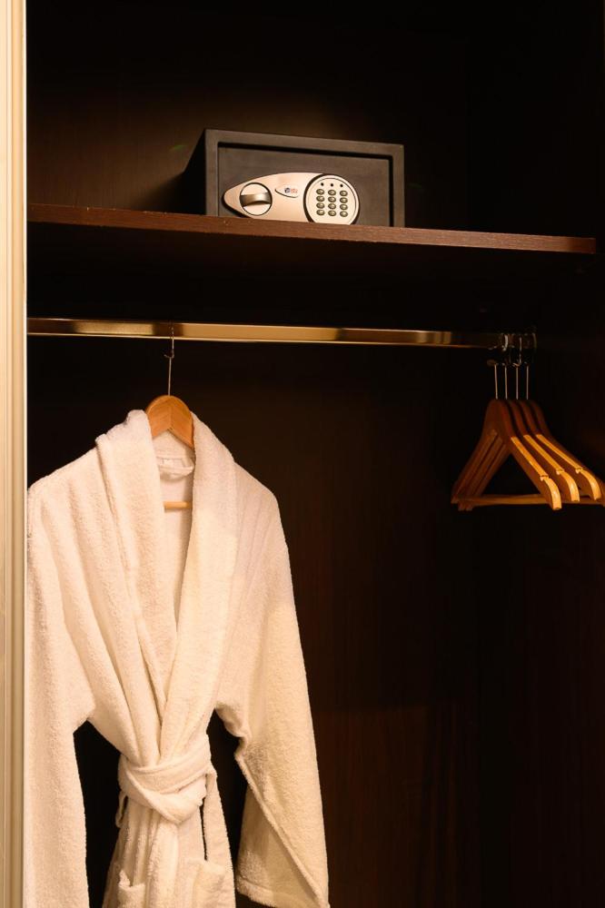 Standard Double Suite - Photo 18