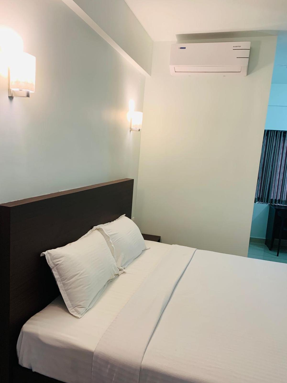 Deluxe Room - Photo 11