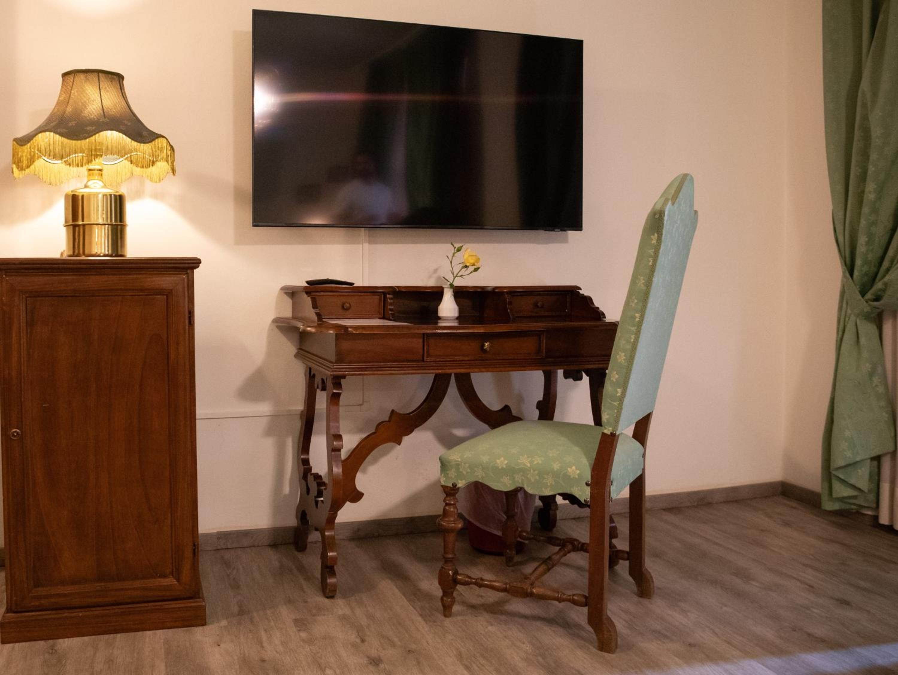 Double or Twin Room - Photo 10