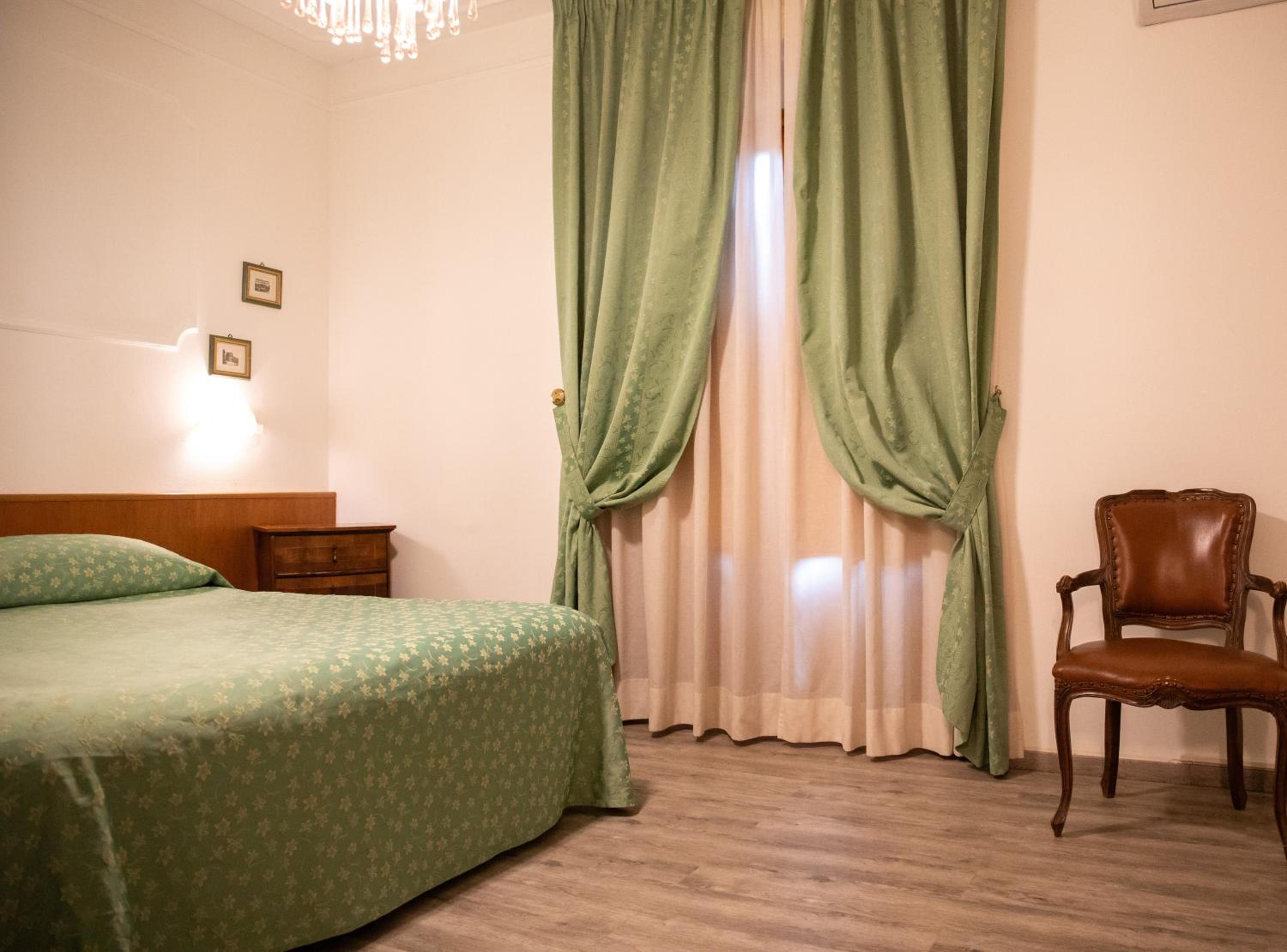 Double or Twin Room - Photo 6