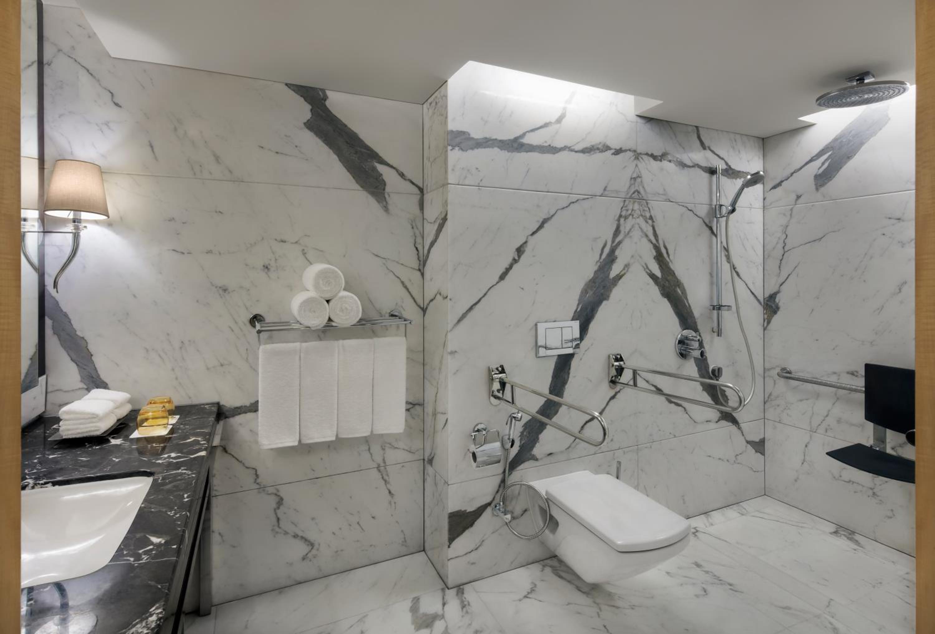 Guest room, 1 King, City view - Photo 7