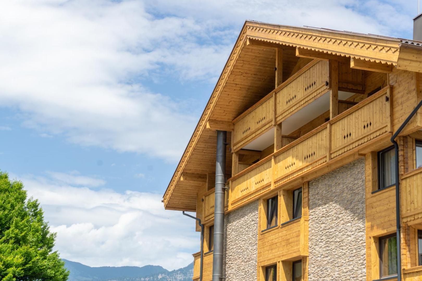 Family Suite with Balcony and Mountain View photo 2