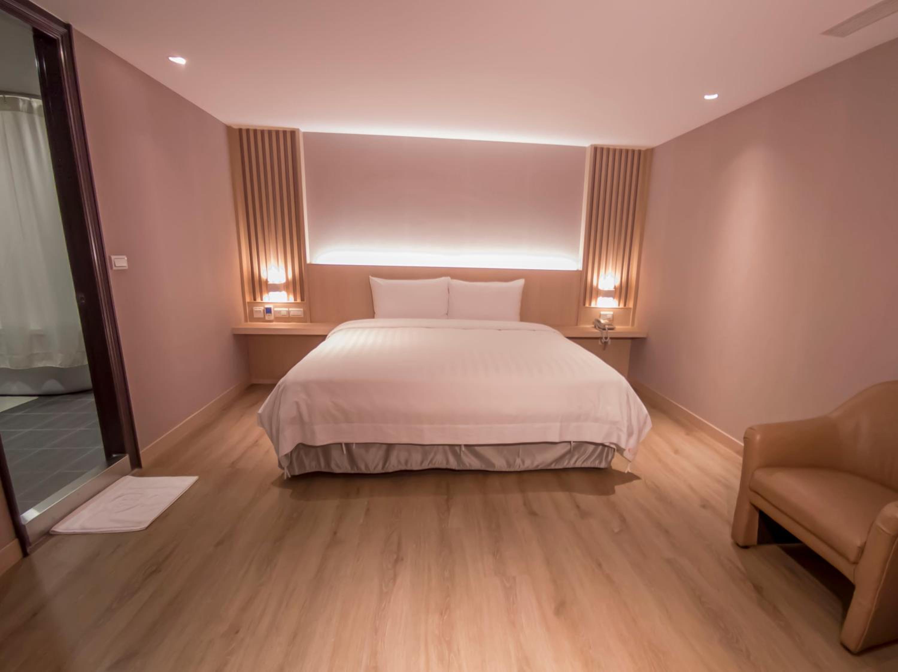 Deluxe Double Room with Bath photo 3