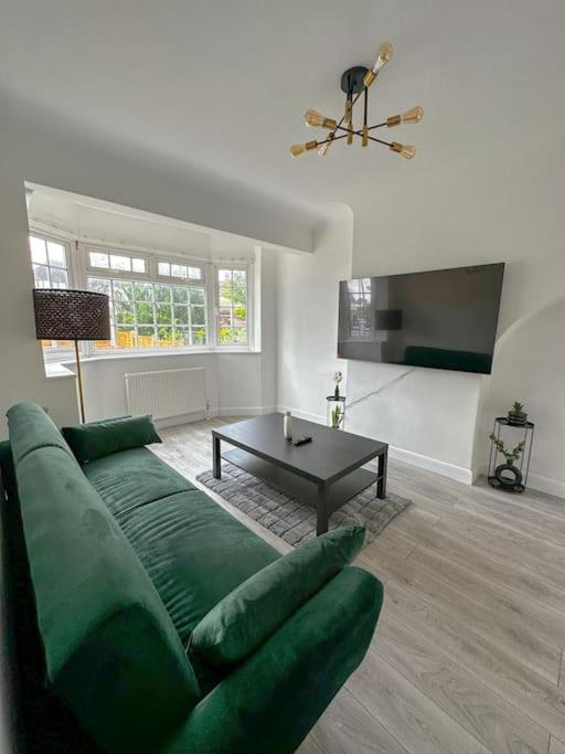 Three-Bedroom Apartment photo 1