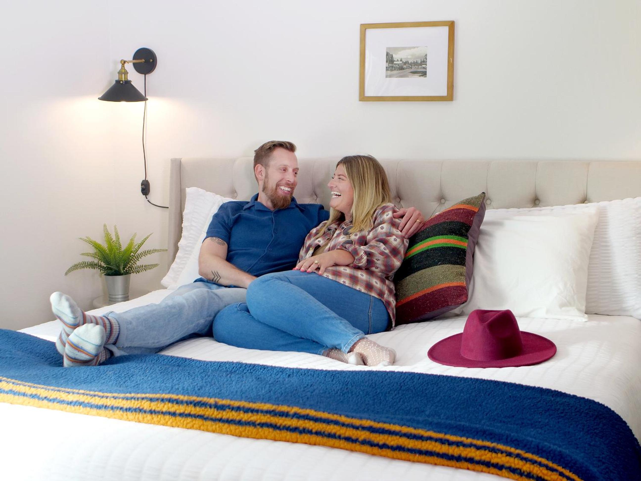 Deluxe King Suite - Photo 8