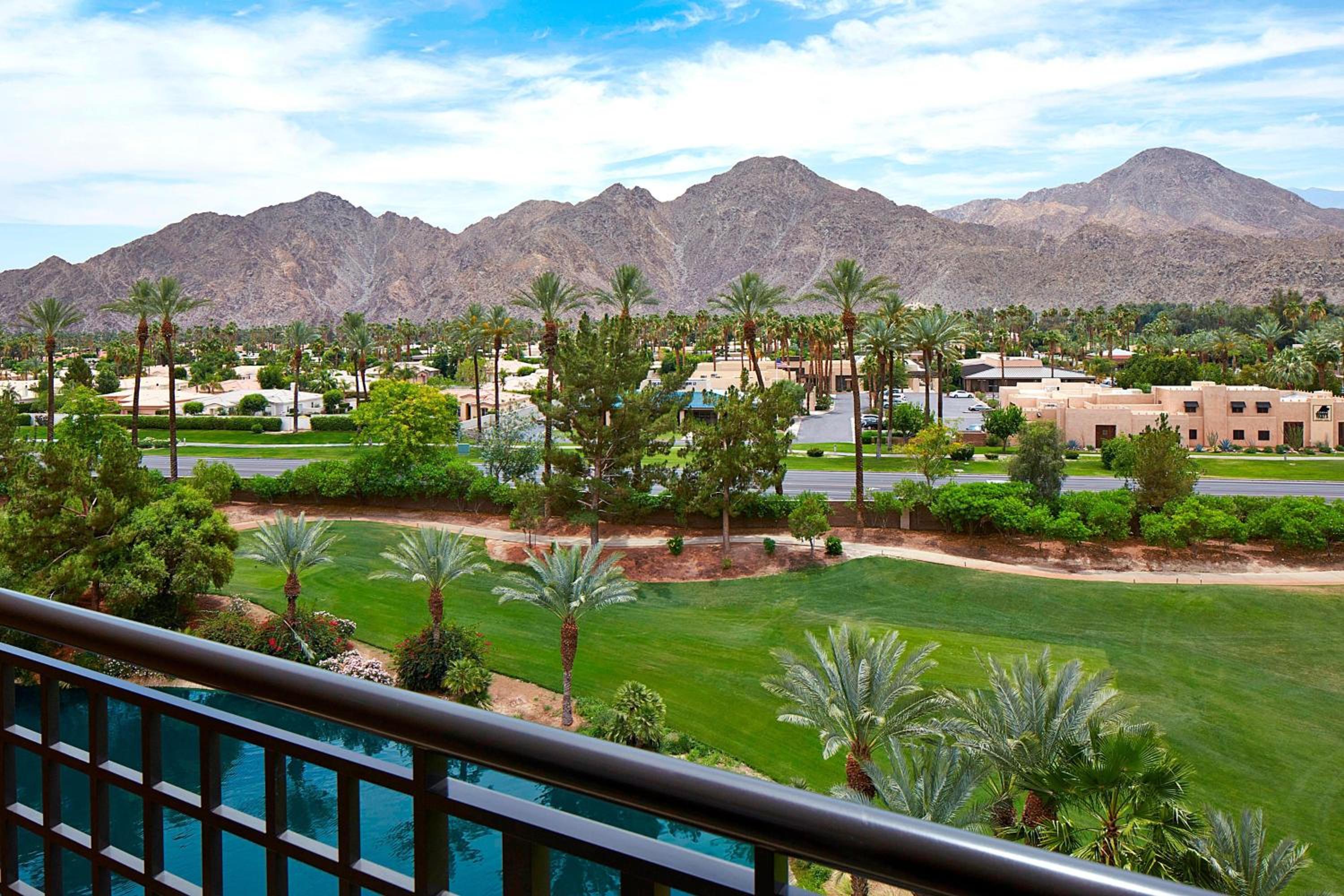 One-Bedroom Executive King Suite with Resort View - Photo 2