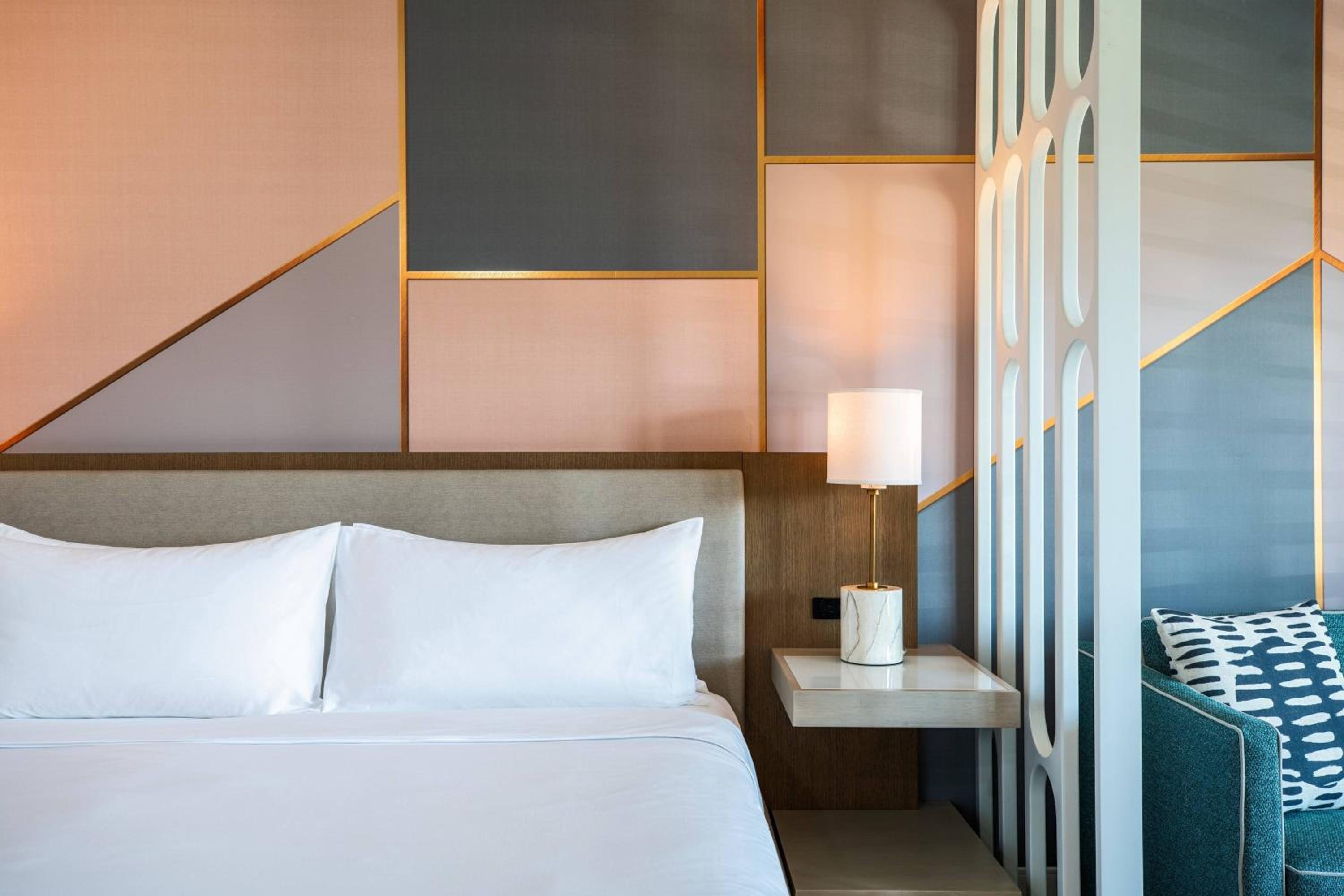 King Room with Resort View - Photo 3