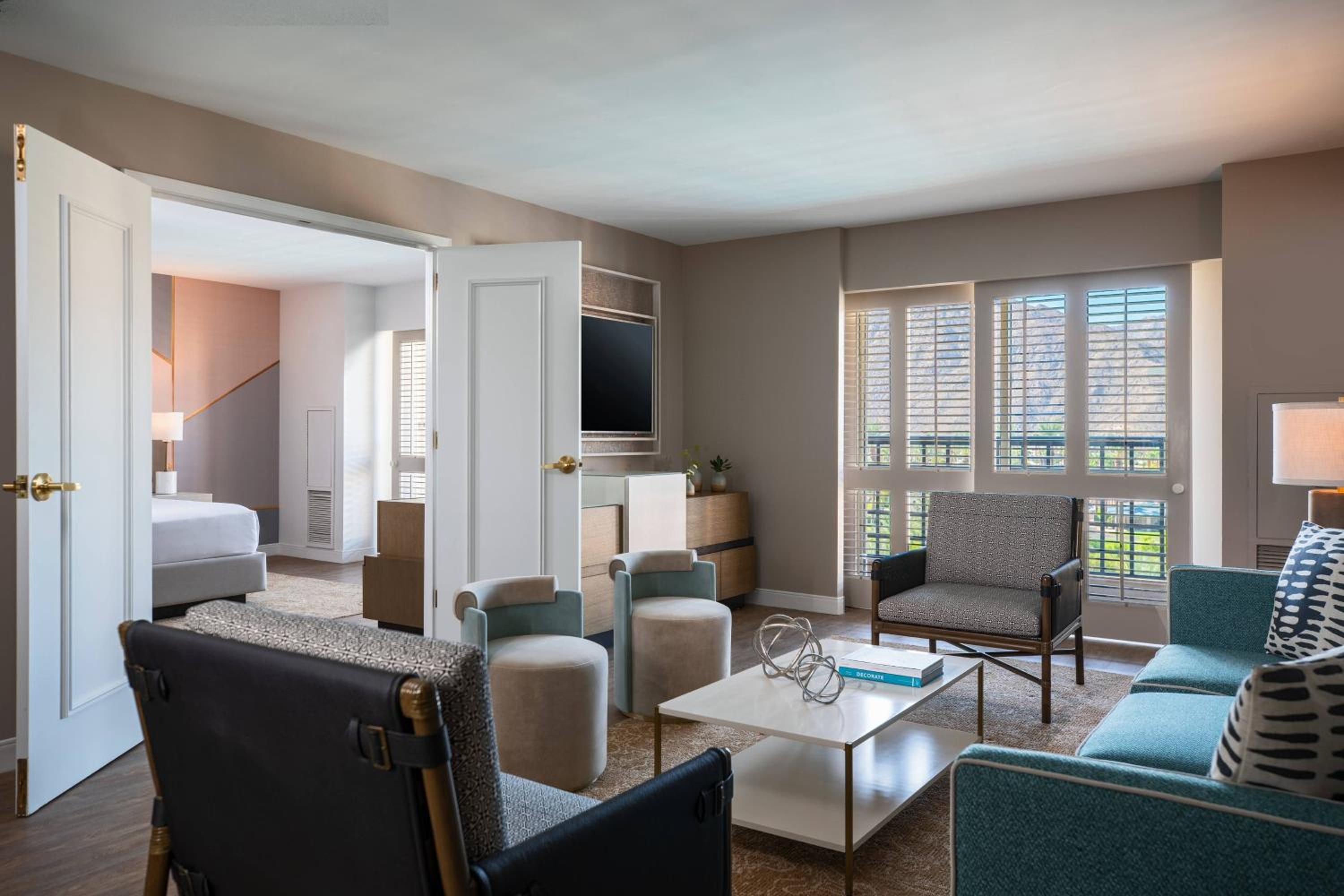 1 Bedroom Executive Suite, 2 Queen, Sofa bed - Photo 4