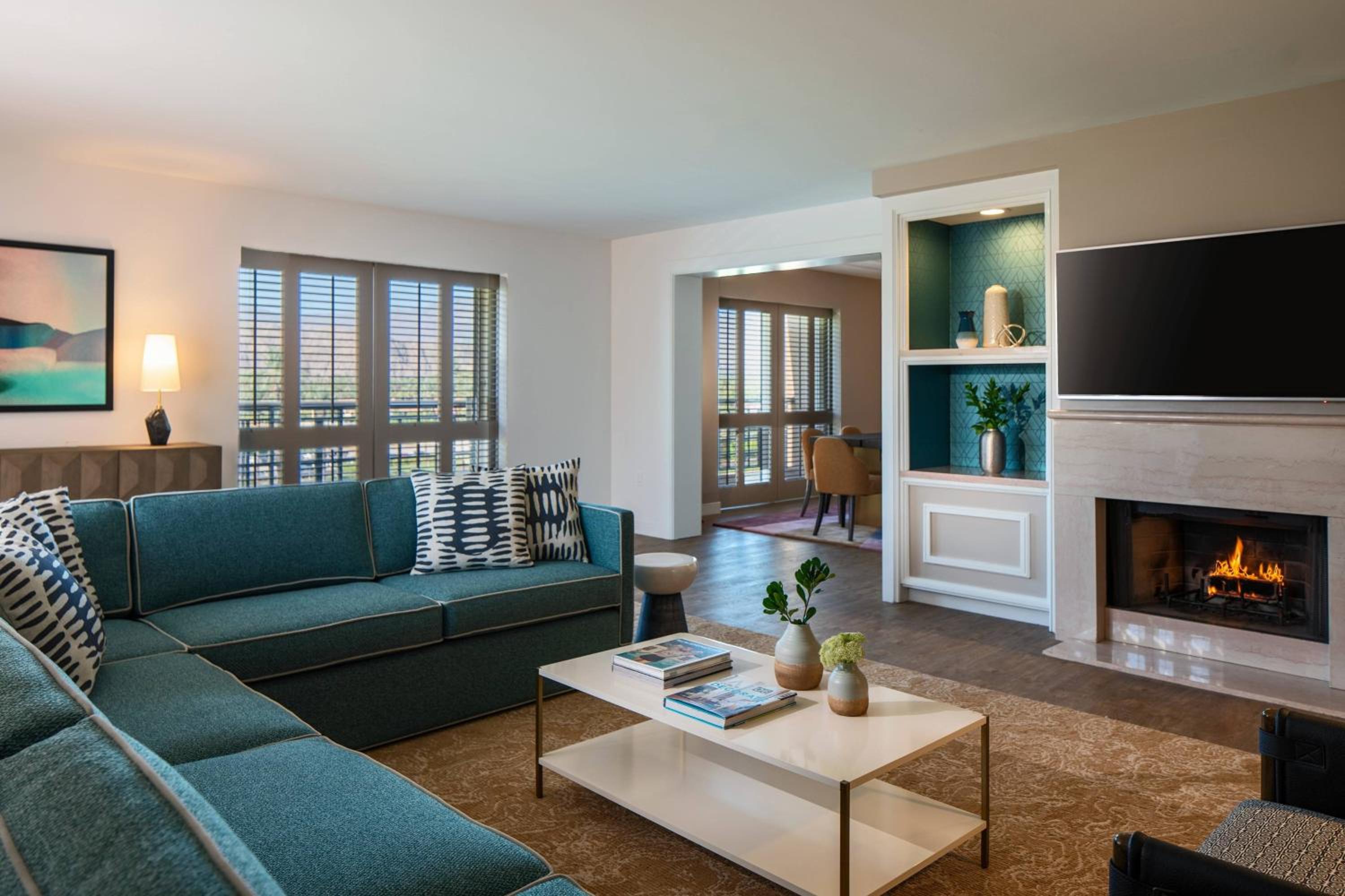 One-Bedroom King Suite with Sofa Bed and Balcony - Photo 6