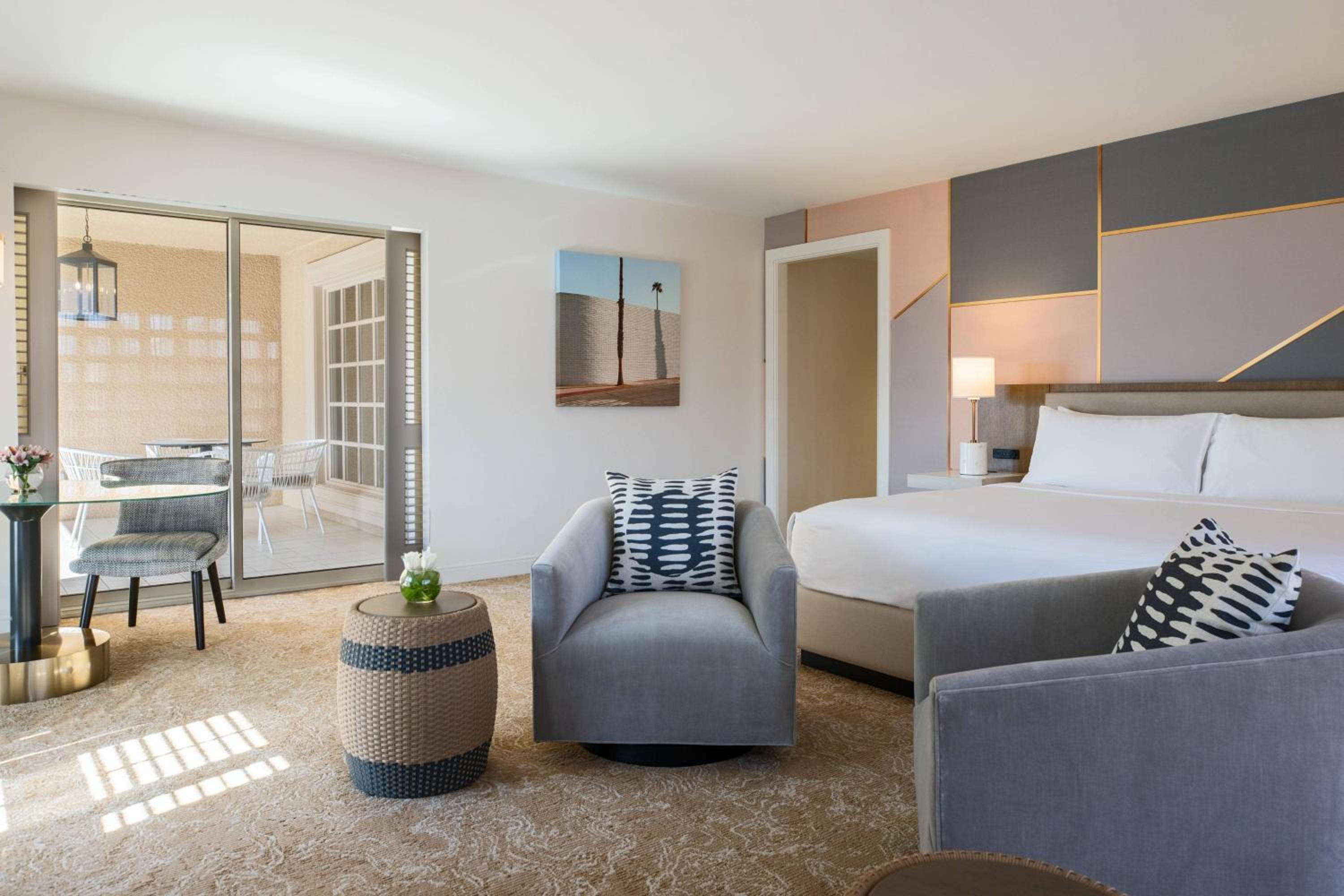 One-Bedroom King Suite with Sofa Bed and Balcony - Photo 5