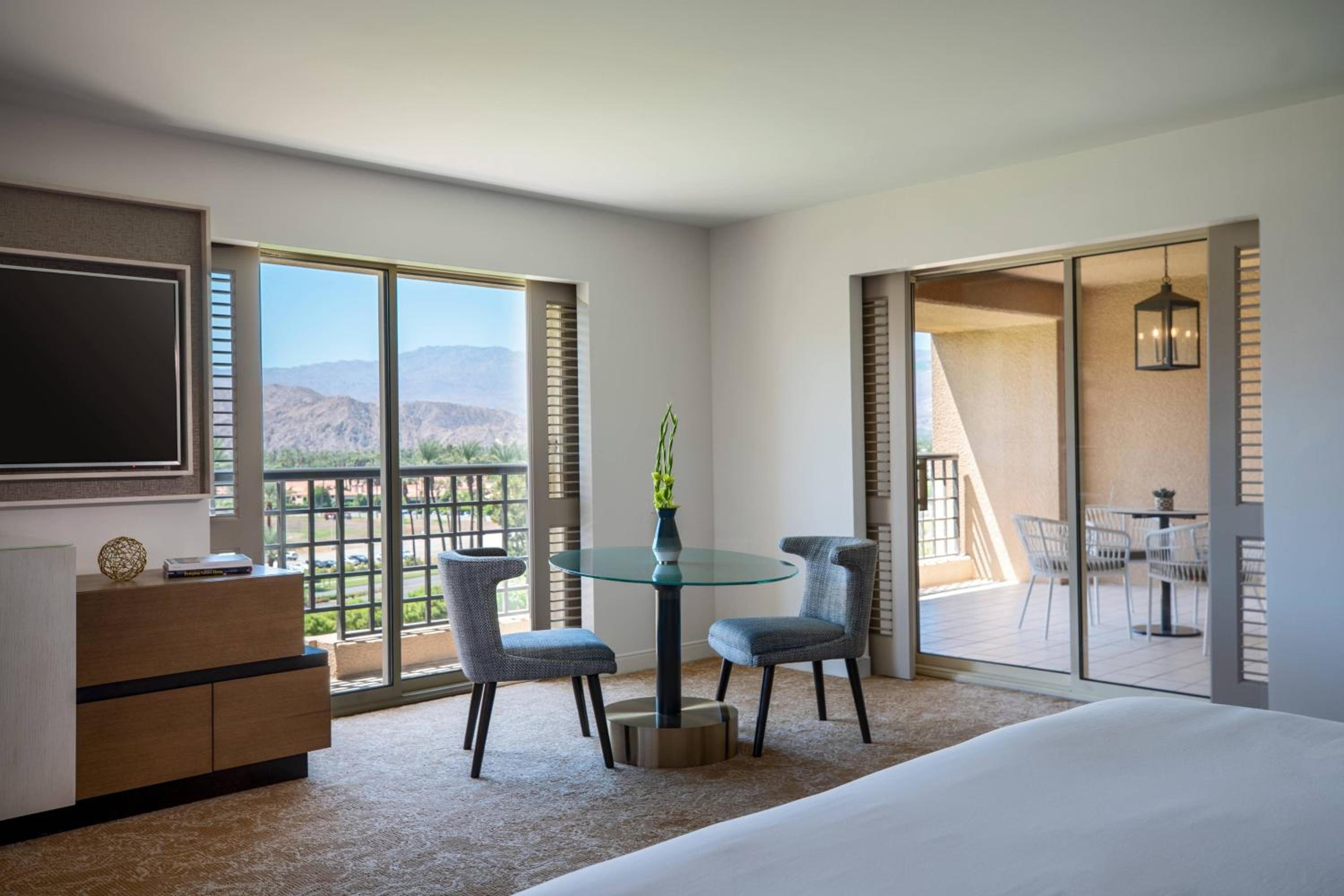 One-Bedroom King Suite with Sofa Bed and Balcony - Photo 8
