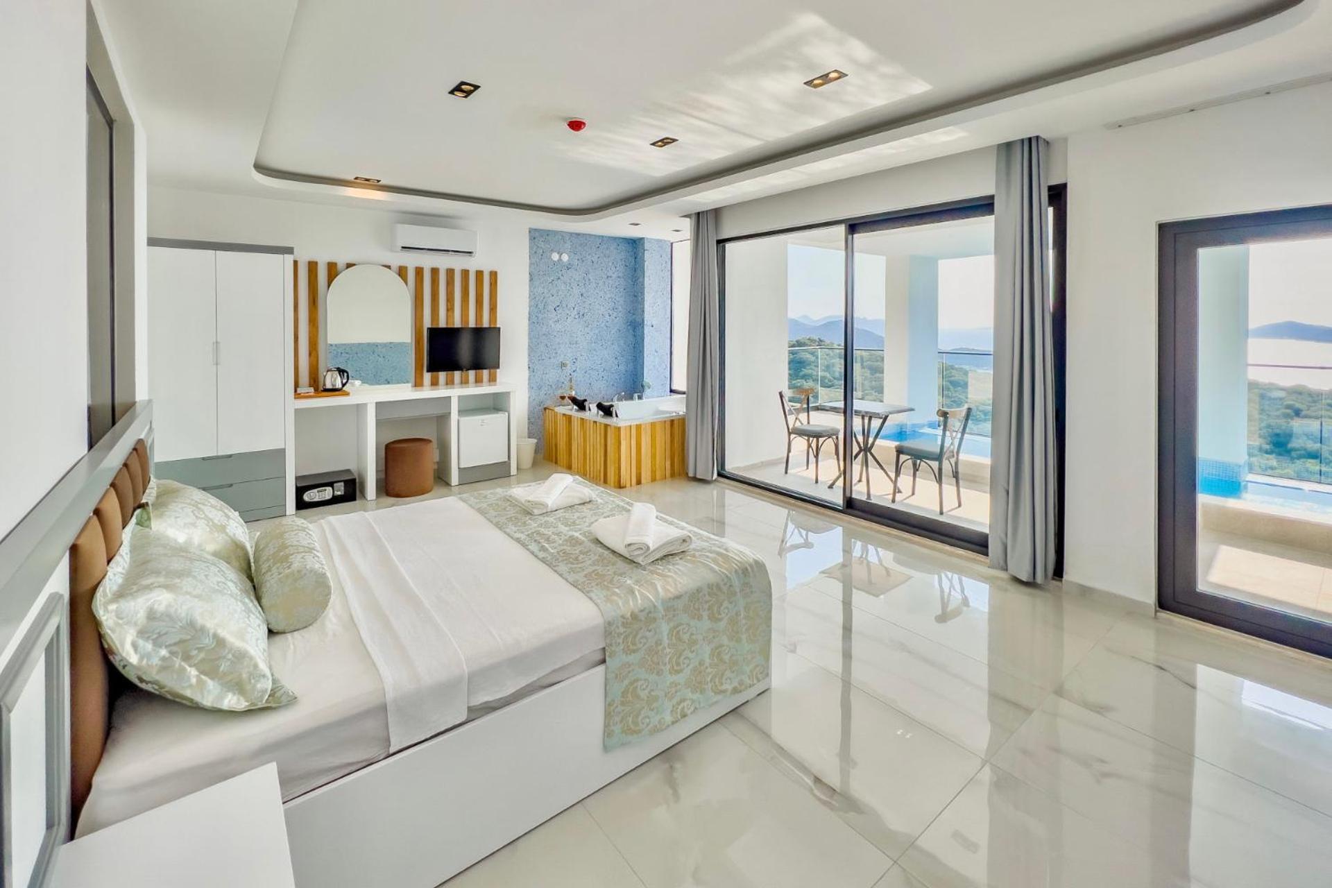 King Room with Balcony - Photo 1
