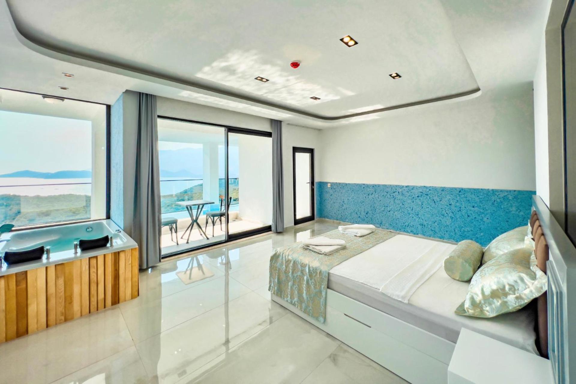 King Room with Balcony - Photo 16