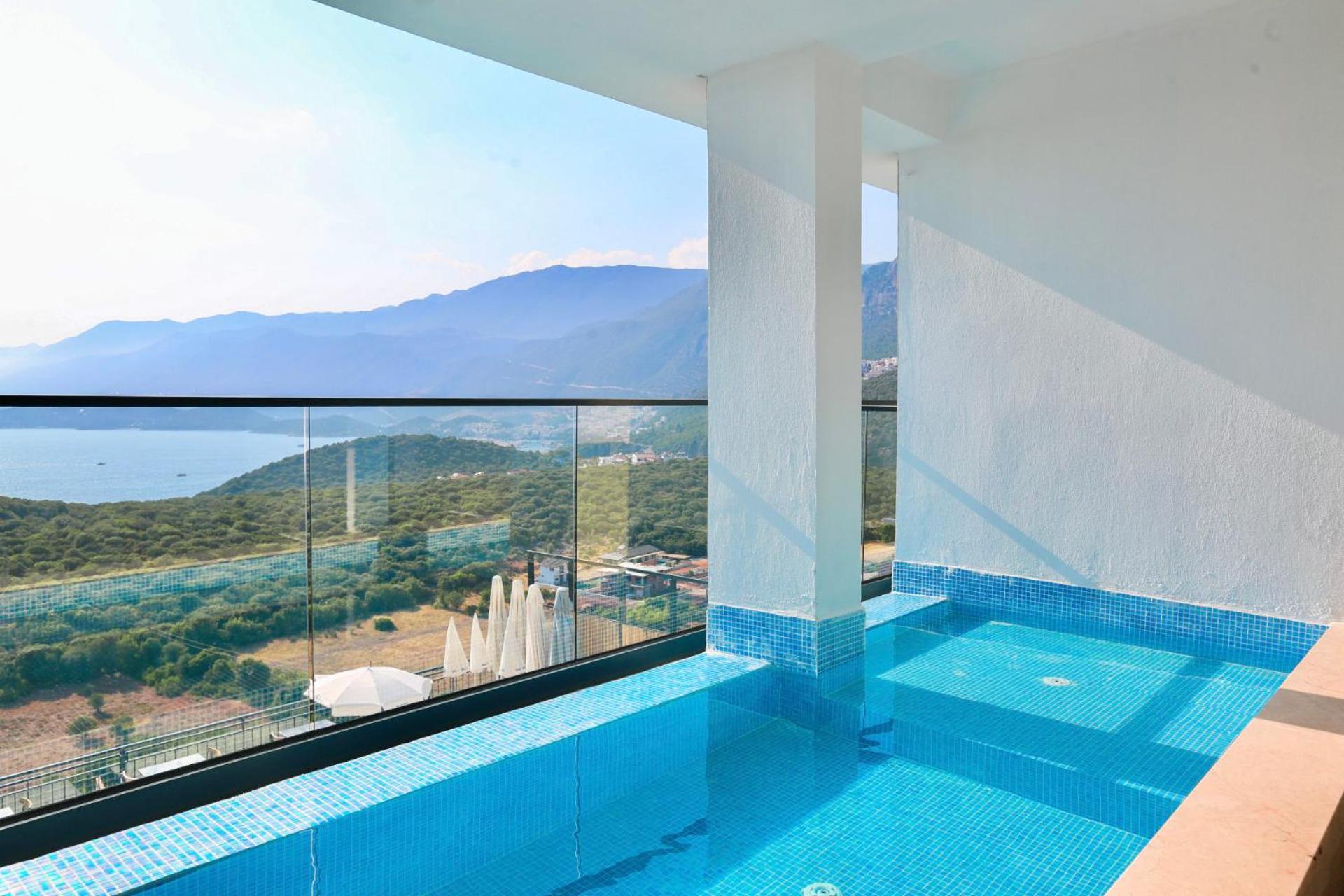 King Room with Balcony - Photo 13