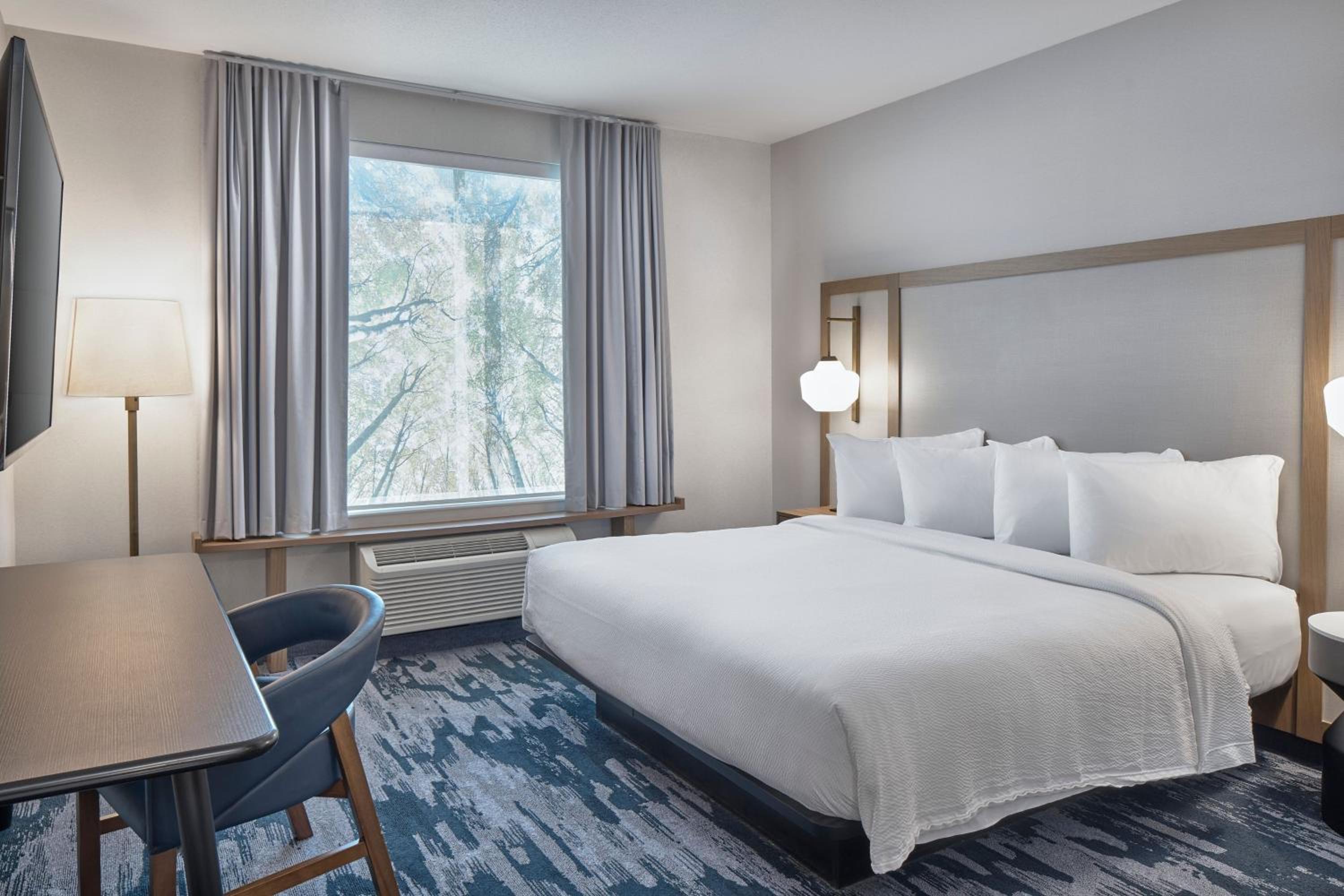 Guest Room, 1 King - Photo 1