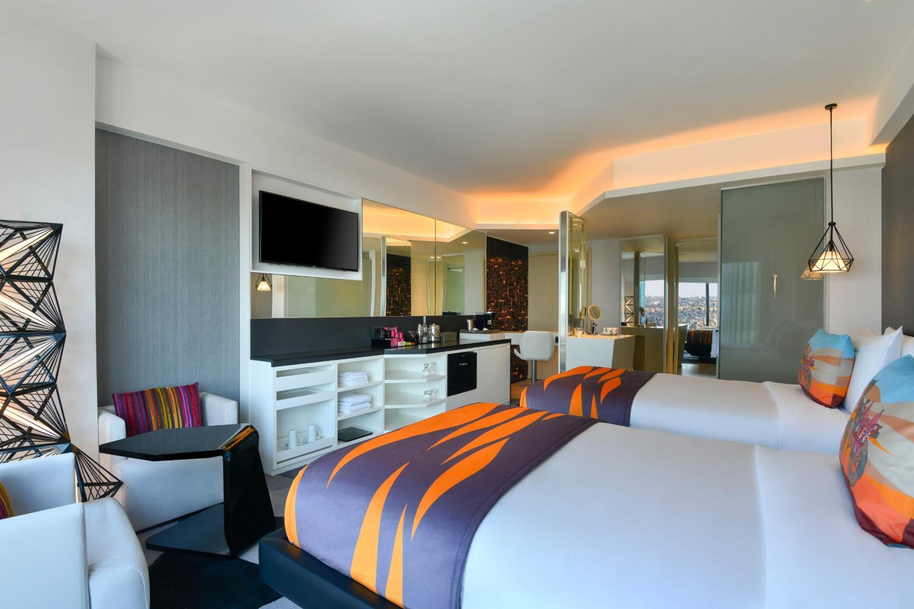 Deluxe Guest Room, City View, 2 Twin Beds, High Floor, 20th floor and above