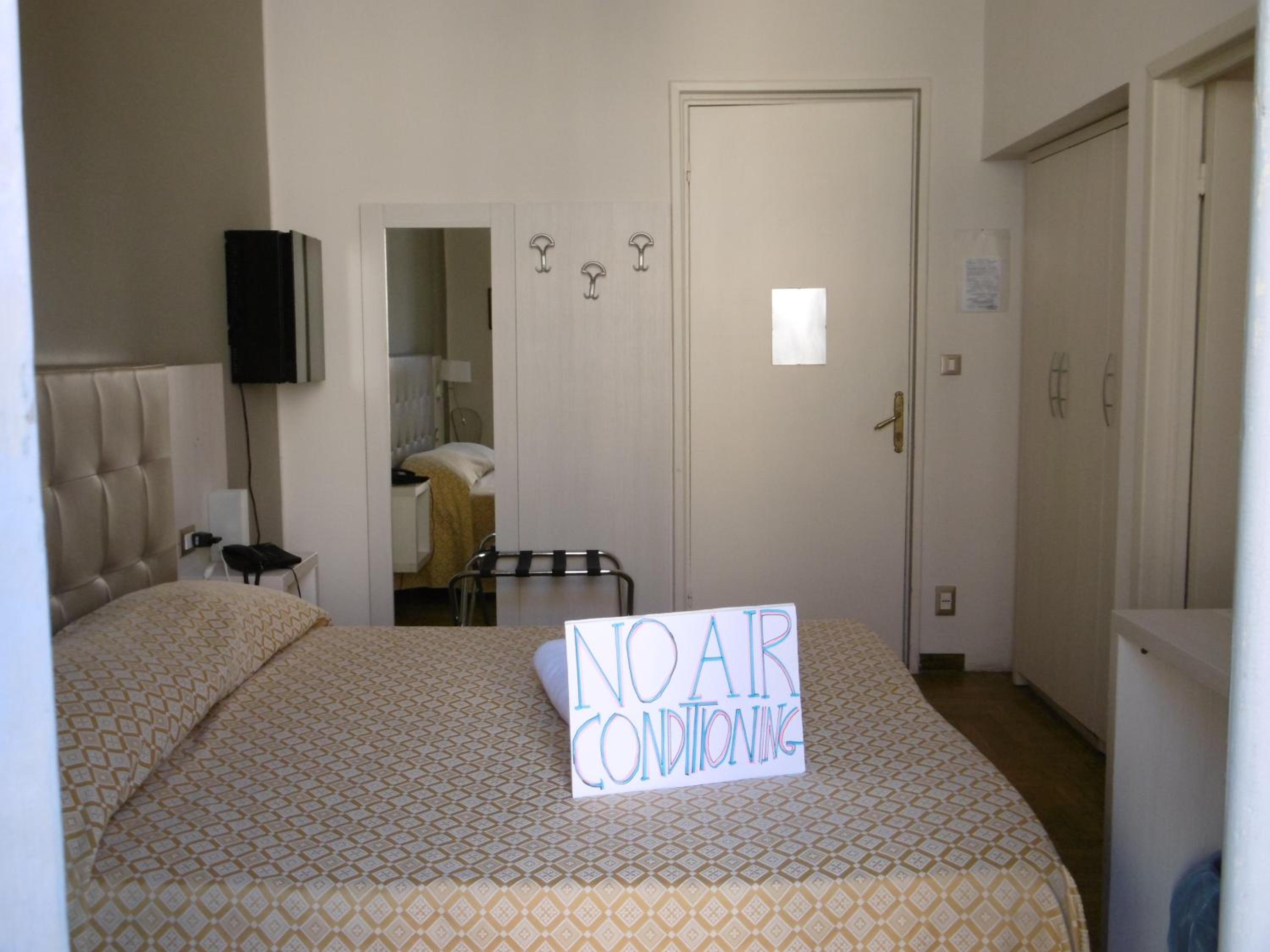 Standard Double Room - Photo 1