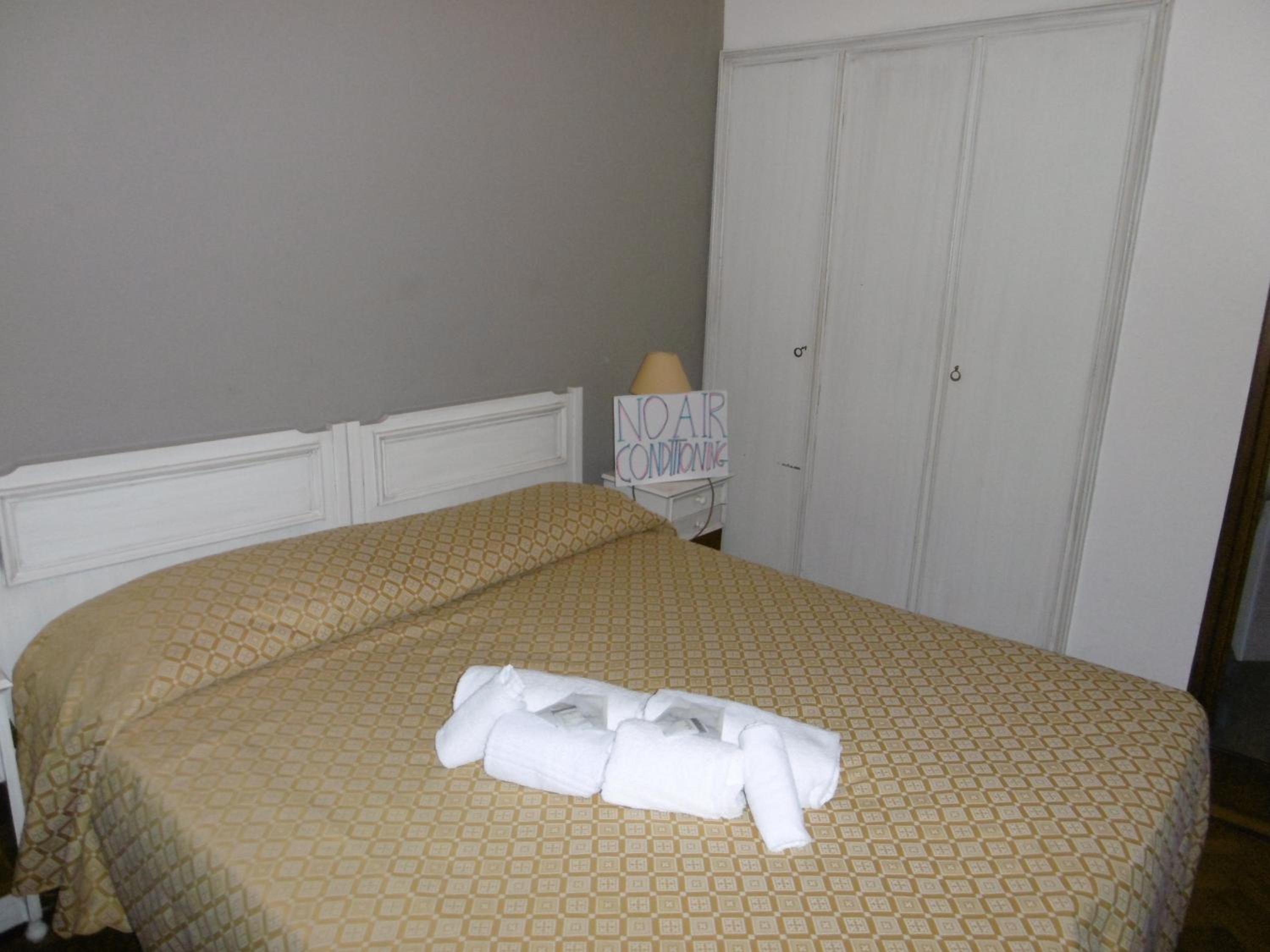 Economy Double Room - Photo 14