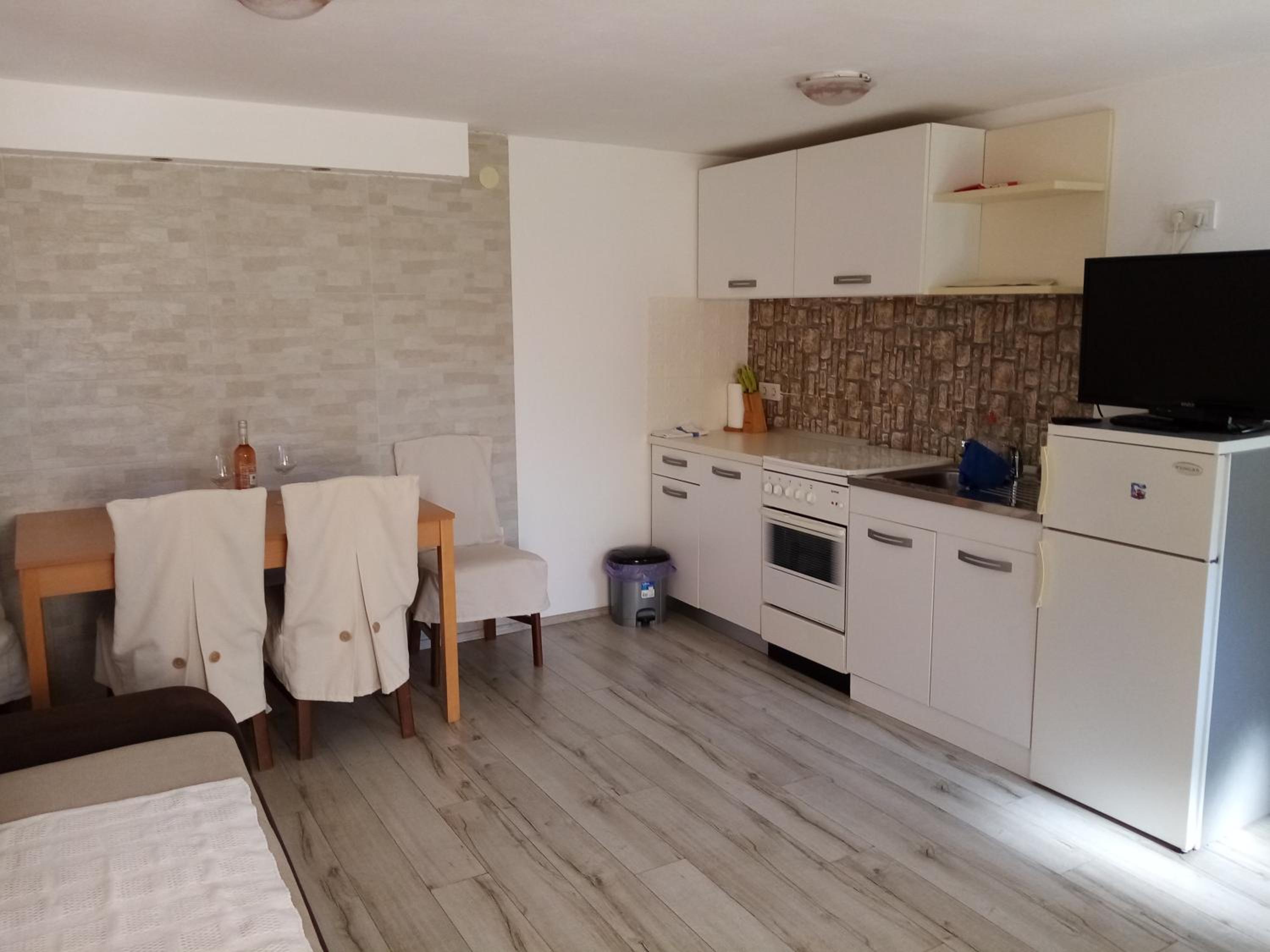 One-Bedroom Apartment - Photo 11