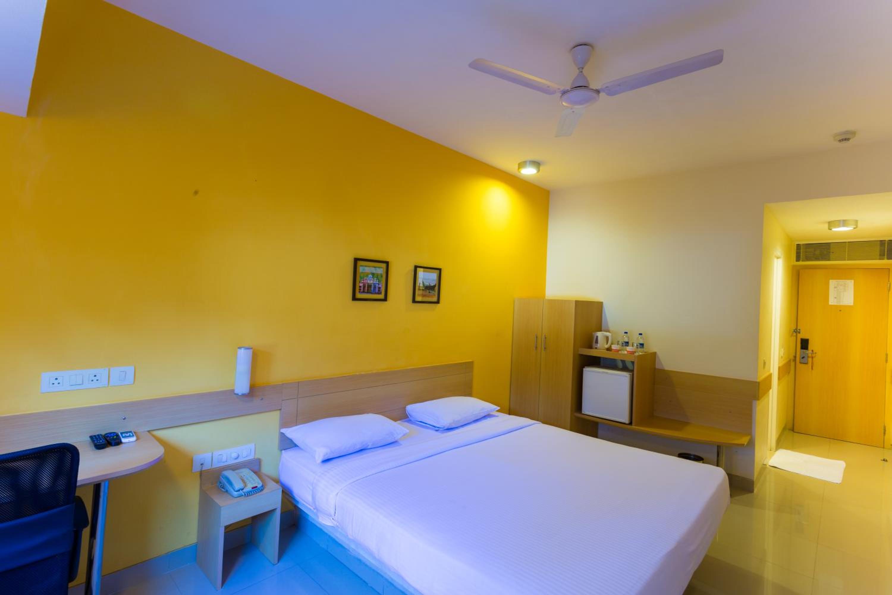 Standard Twin Room - Photo 6