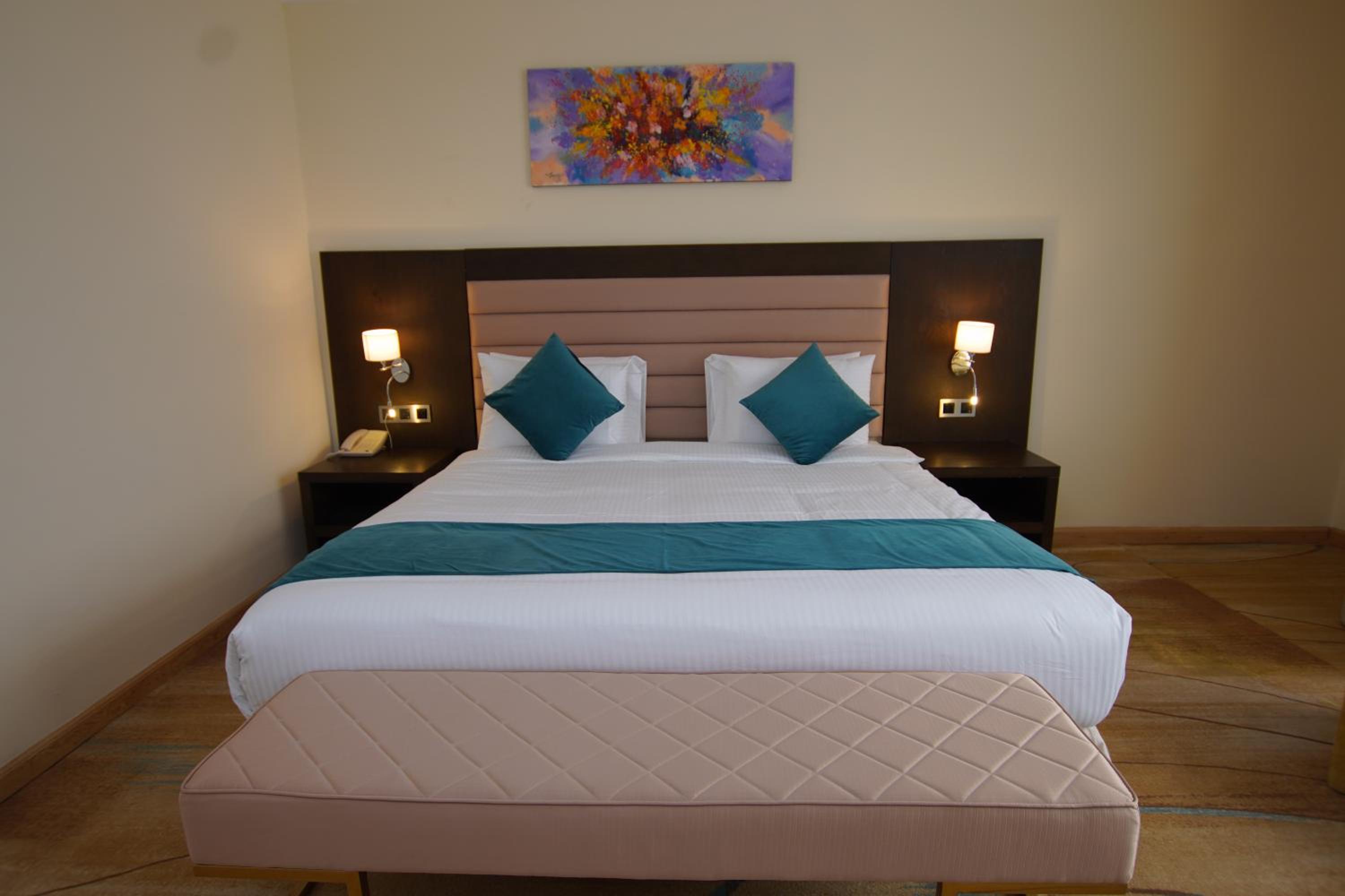 Deluxe King Room with Balcony - Non-Smoking - Photo 1