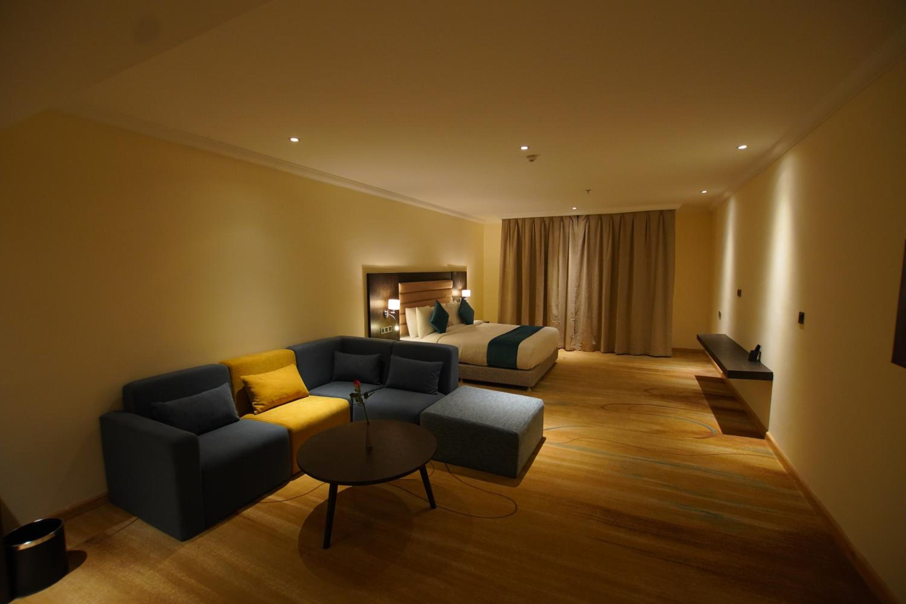 Executive King Room with Balcony - Non-Smoking - Photo 1