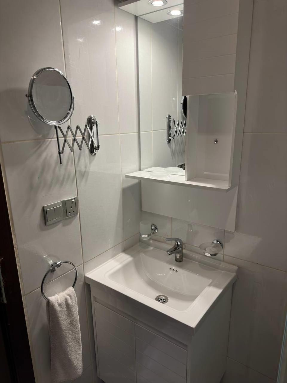 Single Room - Photo 6