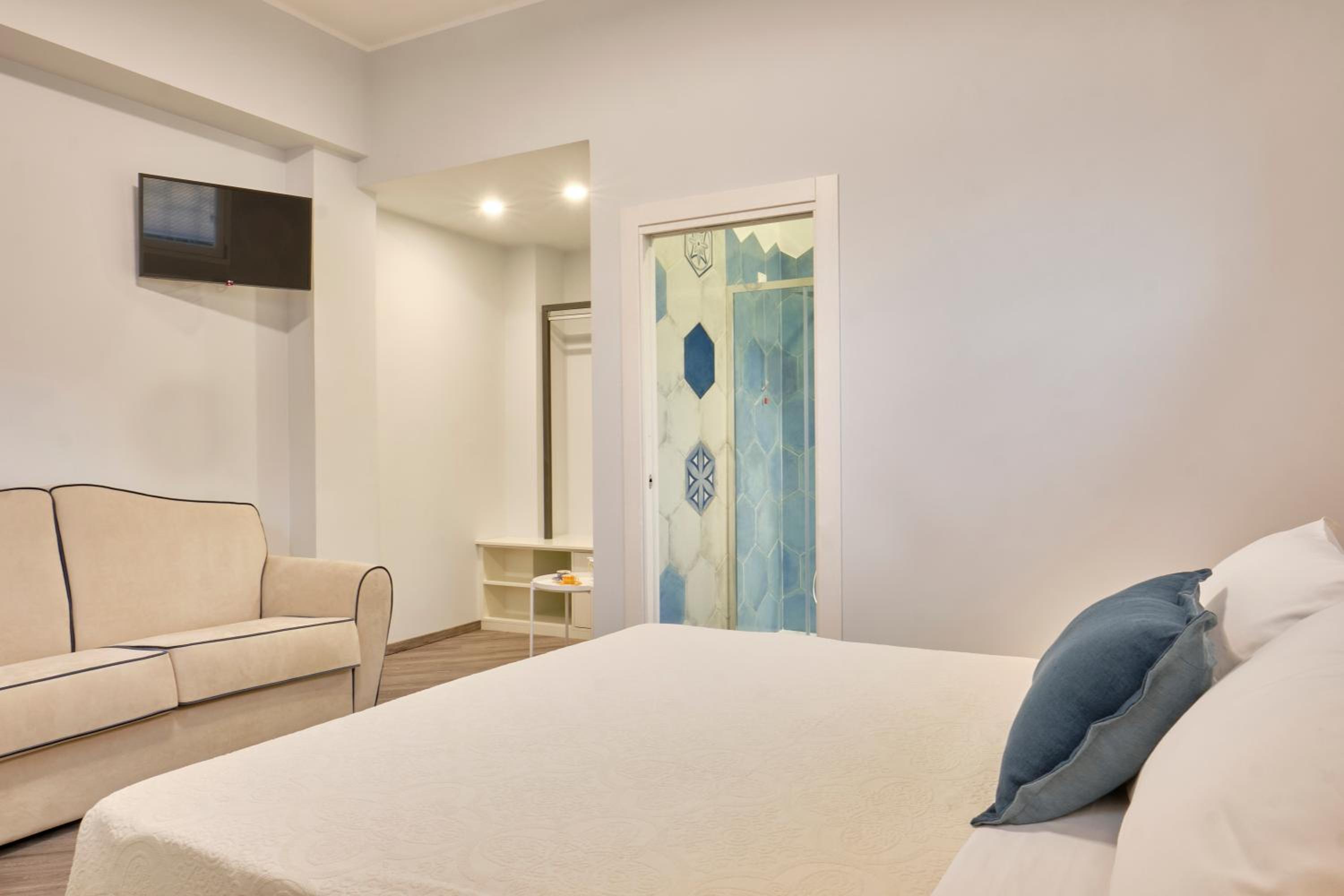 Deluxe Double Room with Extra Bed