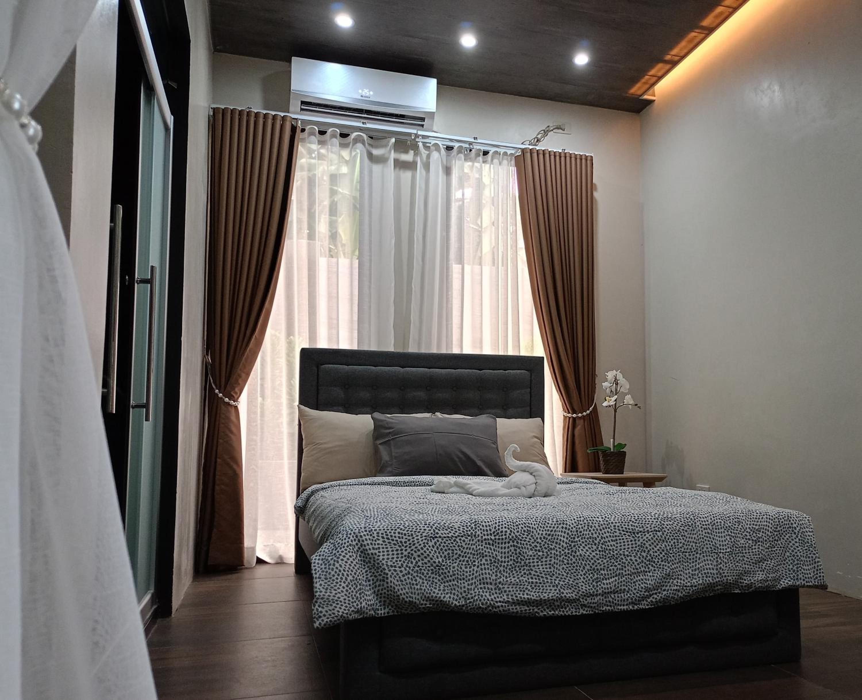 Single Room with Private Bathroom photo 2