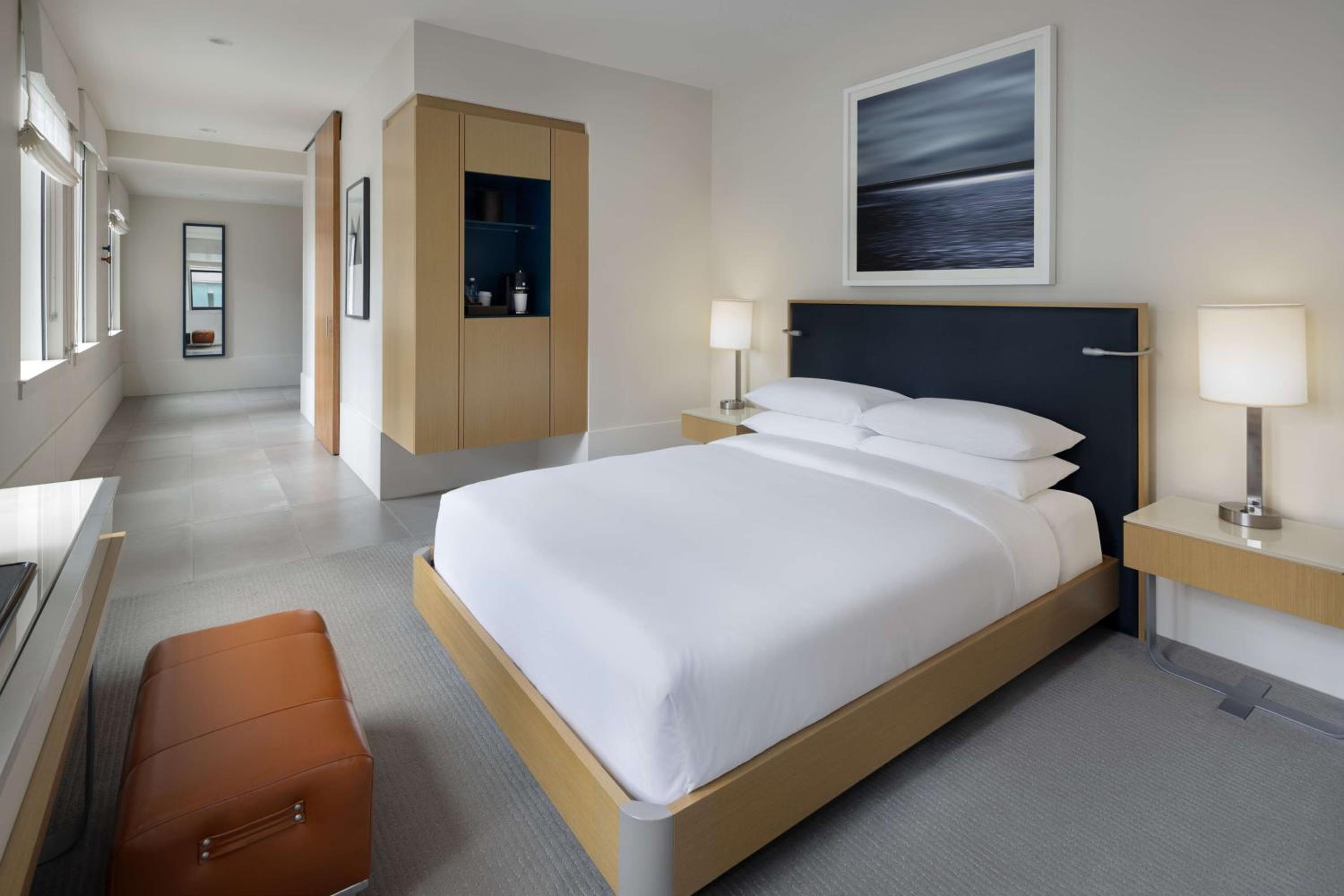 Deluxe Queen Room at Hyatt Centric The Loop Chicago in Chicago