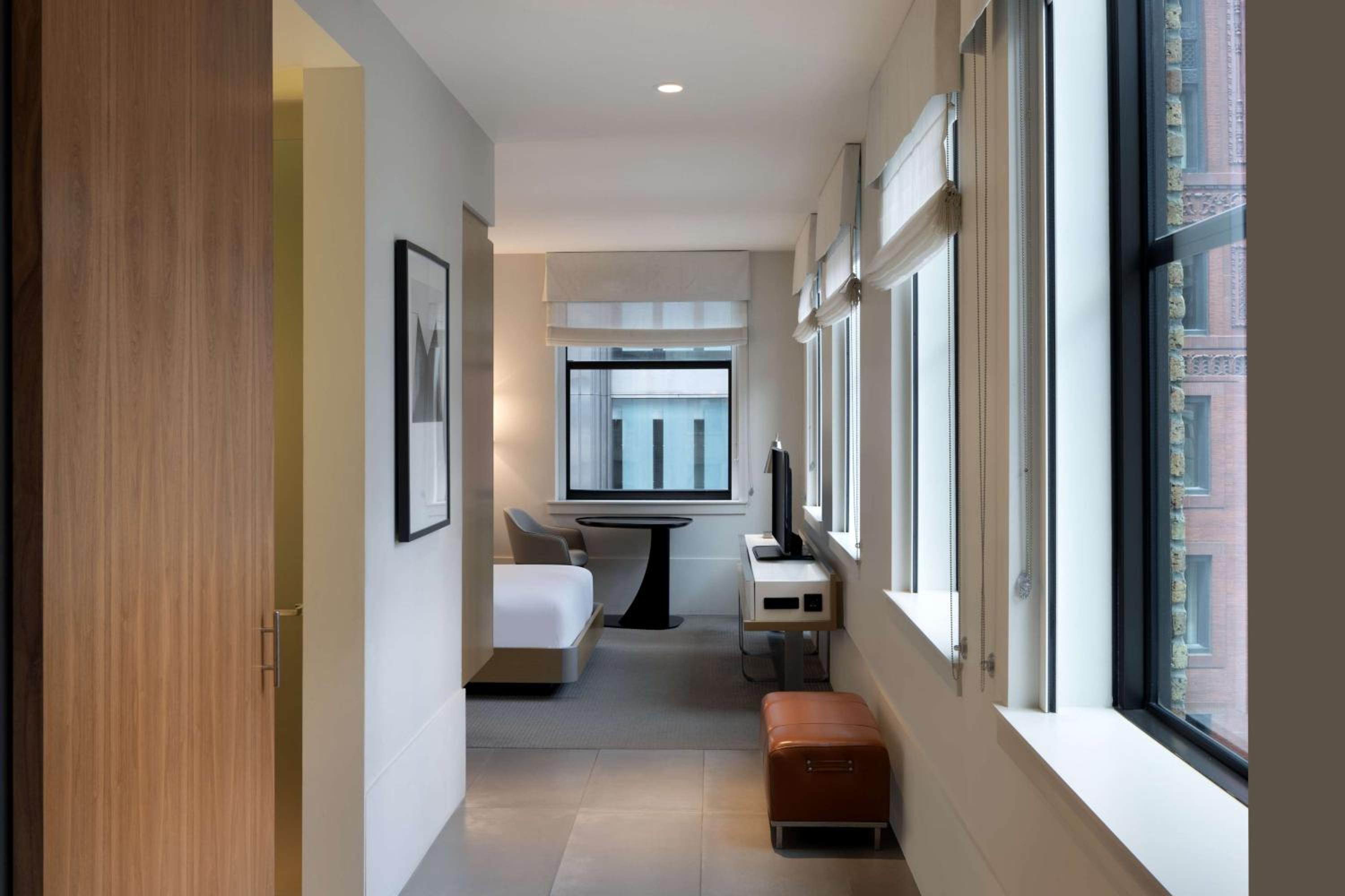 Deluxe Queen Room