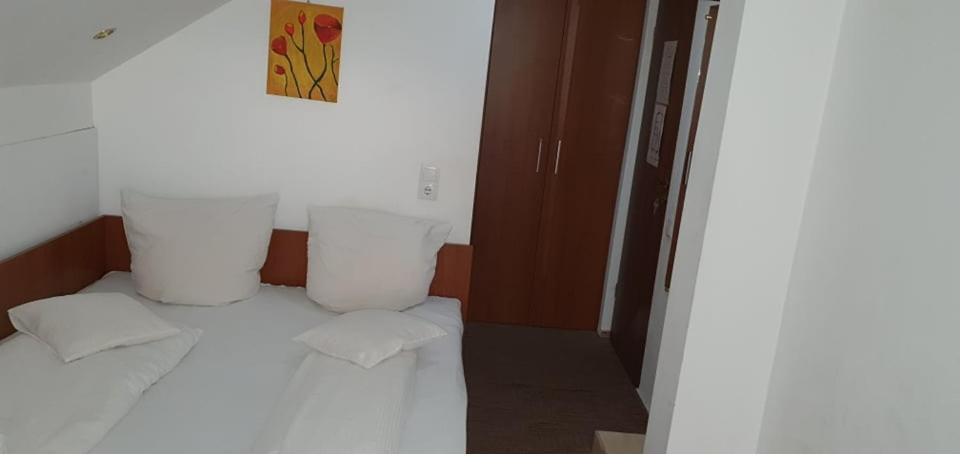 Small Double Room photo 3