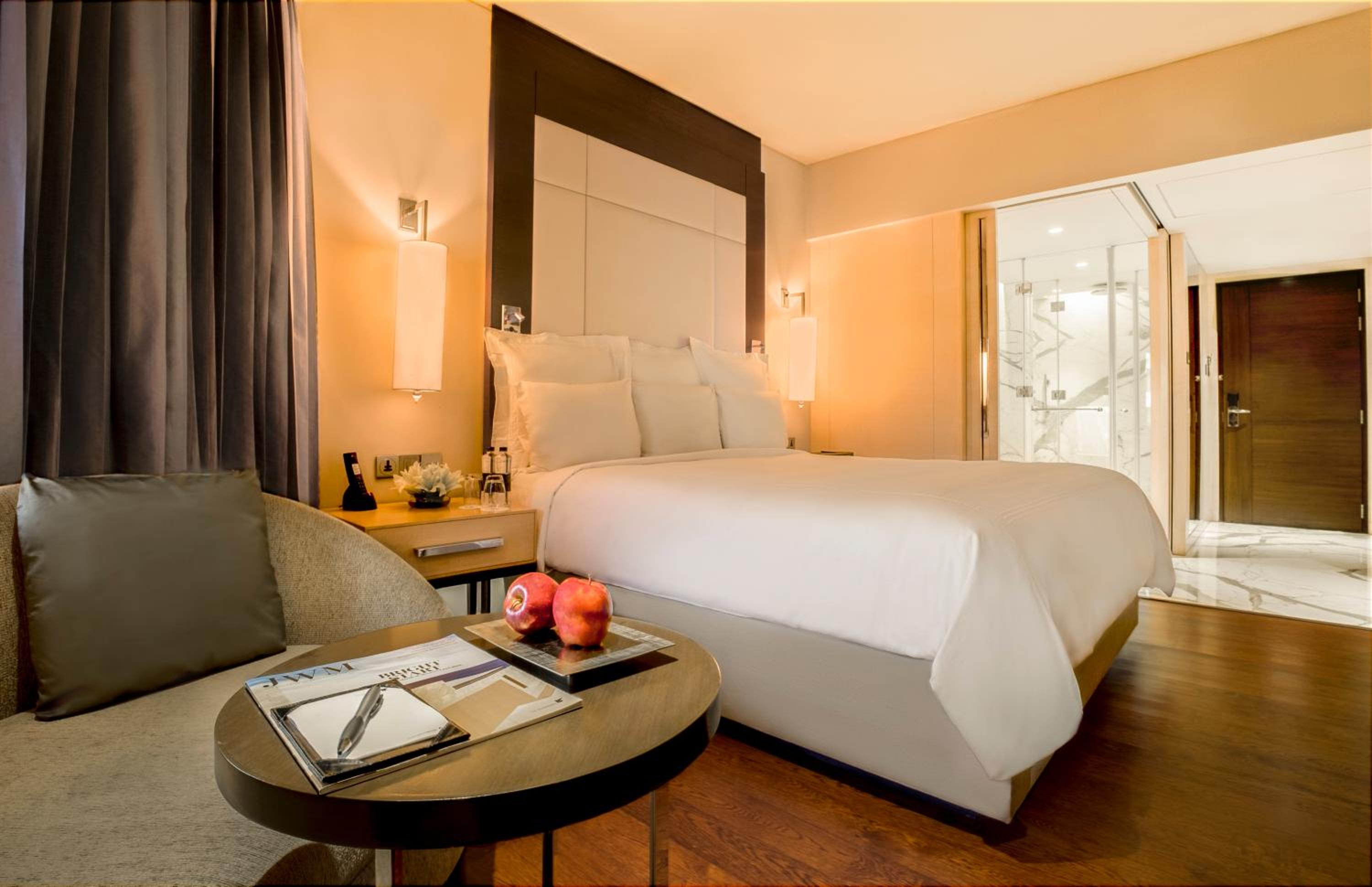 Executive Lounge Access, Guest room, 1 King - Photo 1