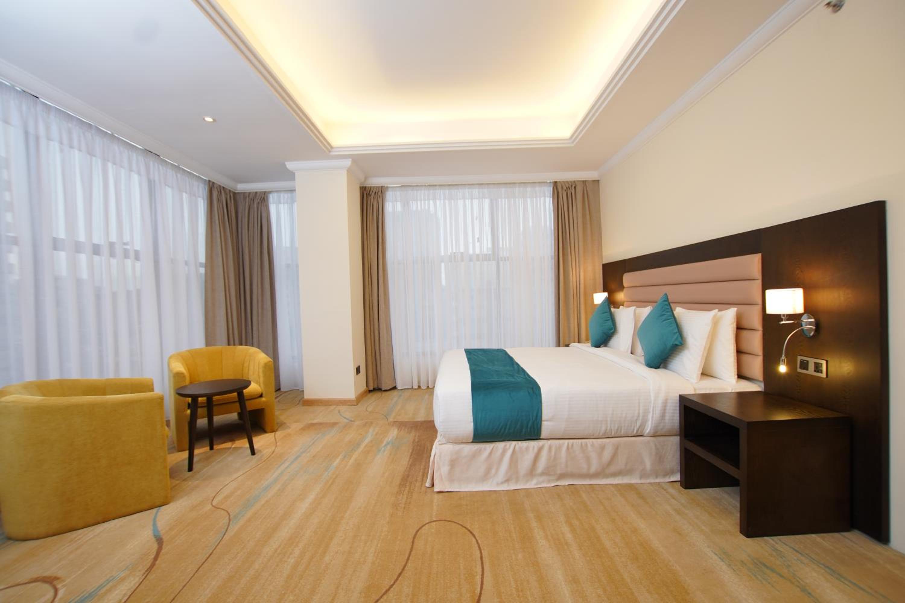 Superior King Room with Balcony - Photo 2